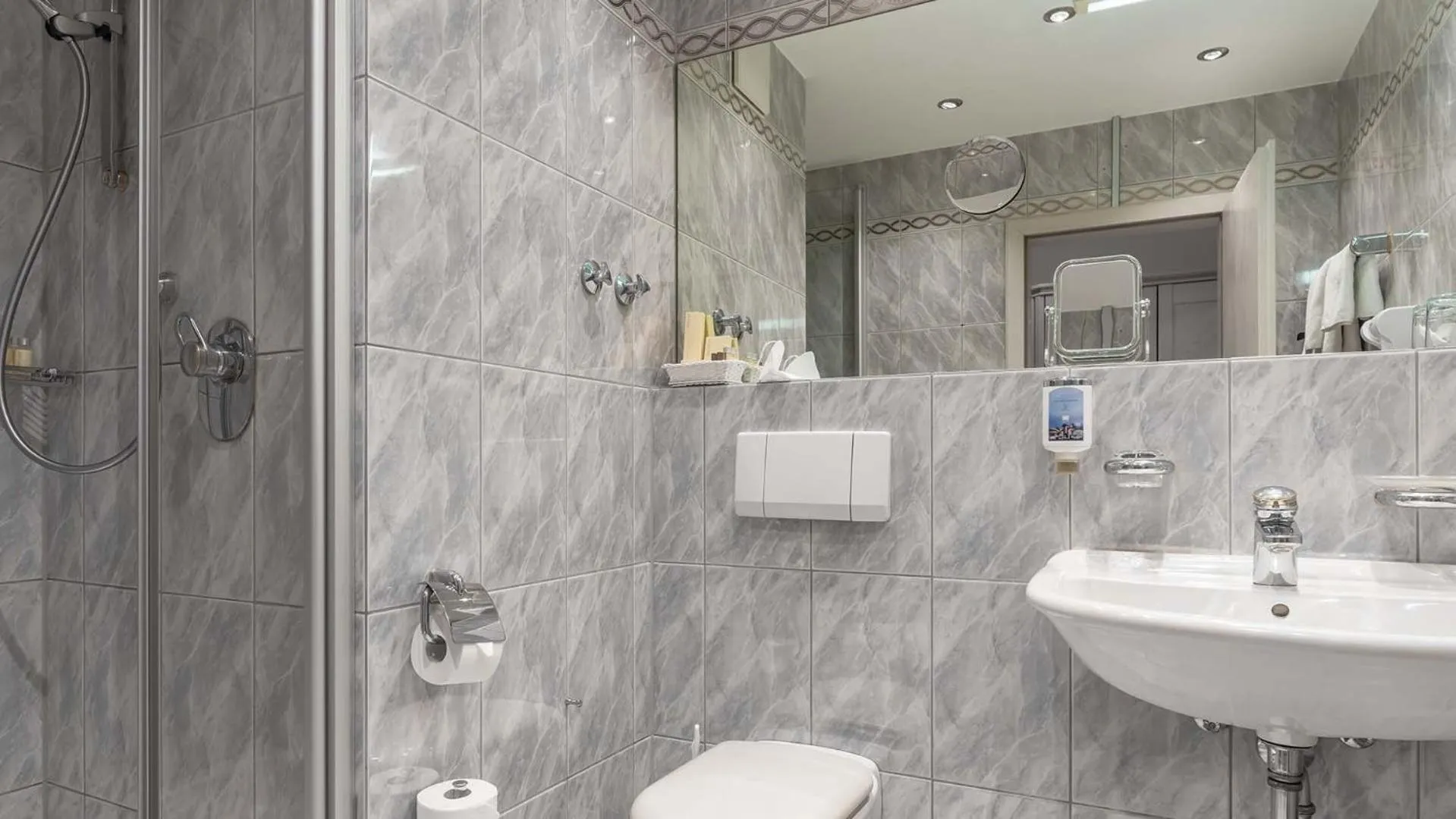 Bathroom in Hotel am Schlosspark