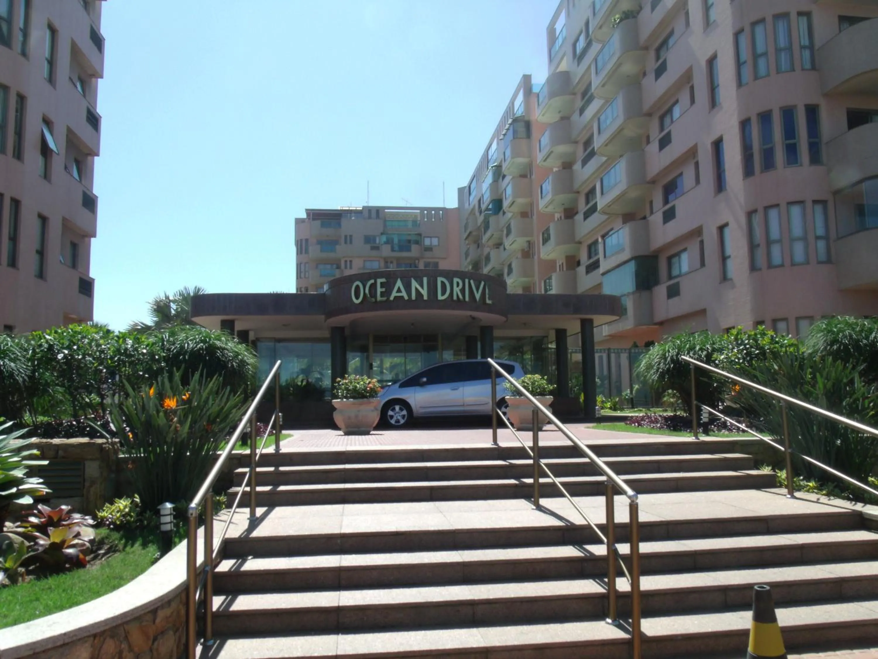 Facade/entrance in Alto Estilo Barra Posto 8