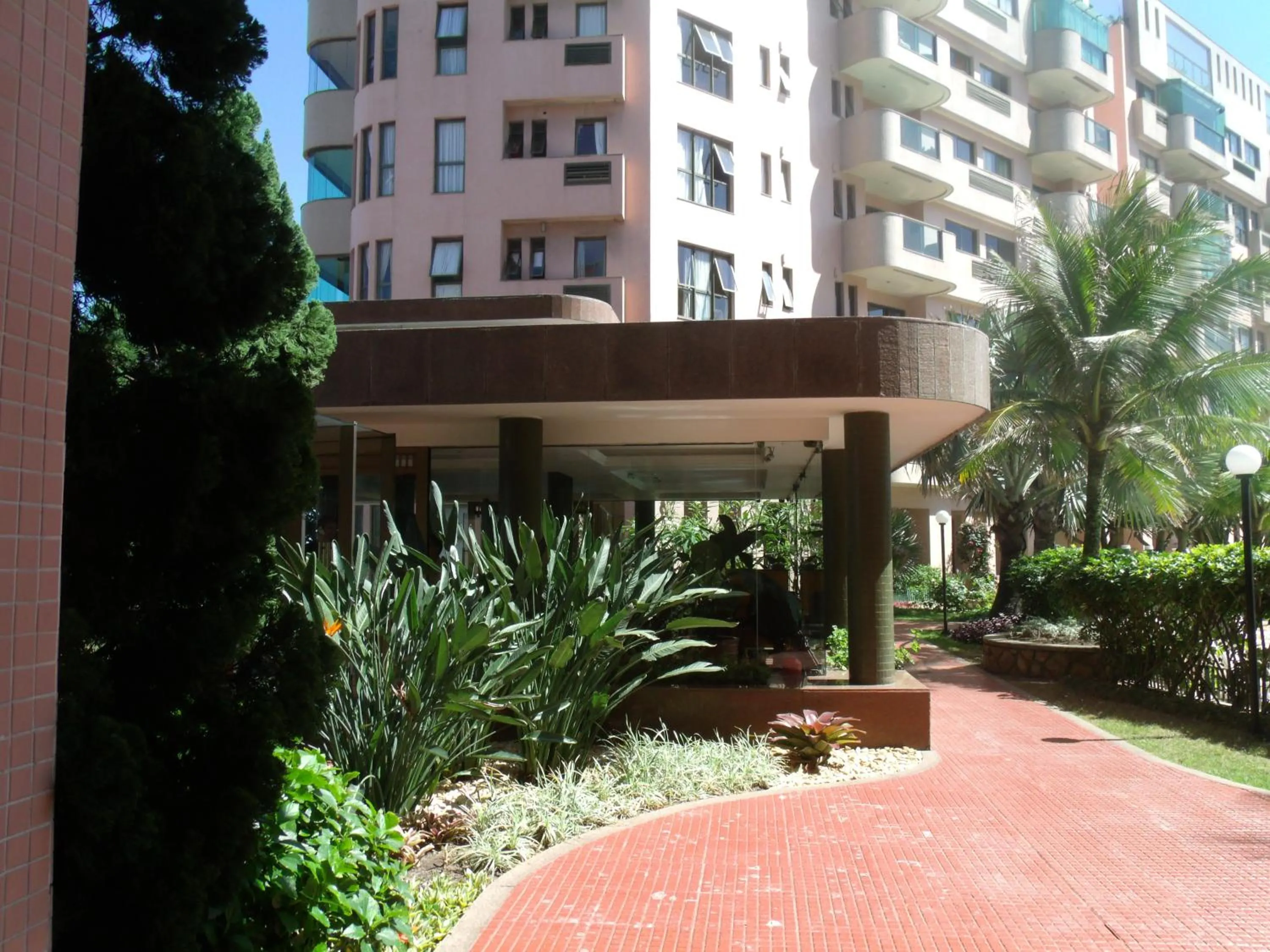 Facade/entrance in Alto Estilo Barra Posto 8