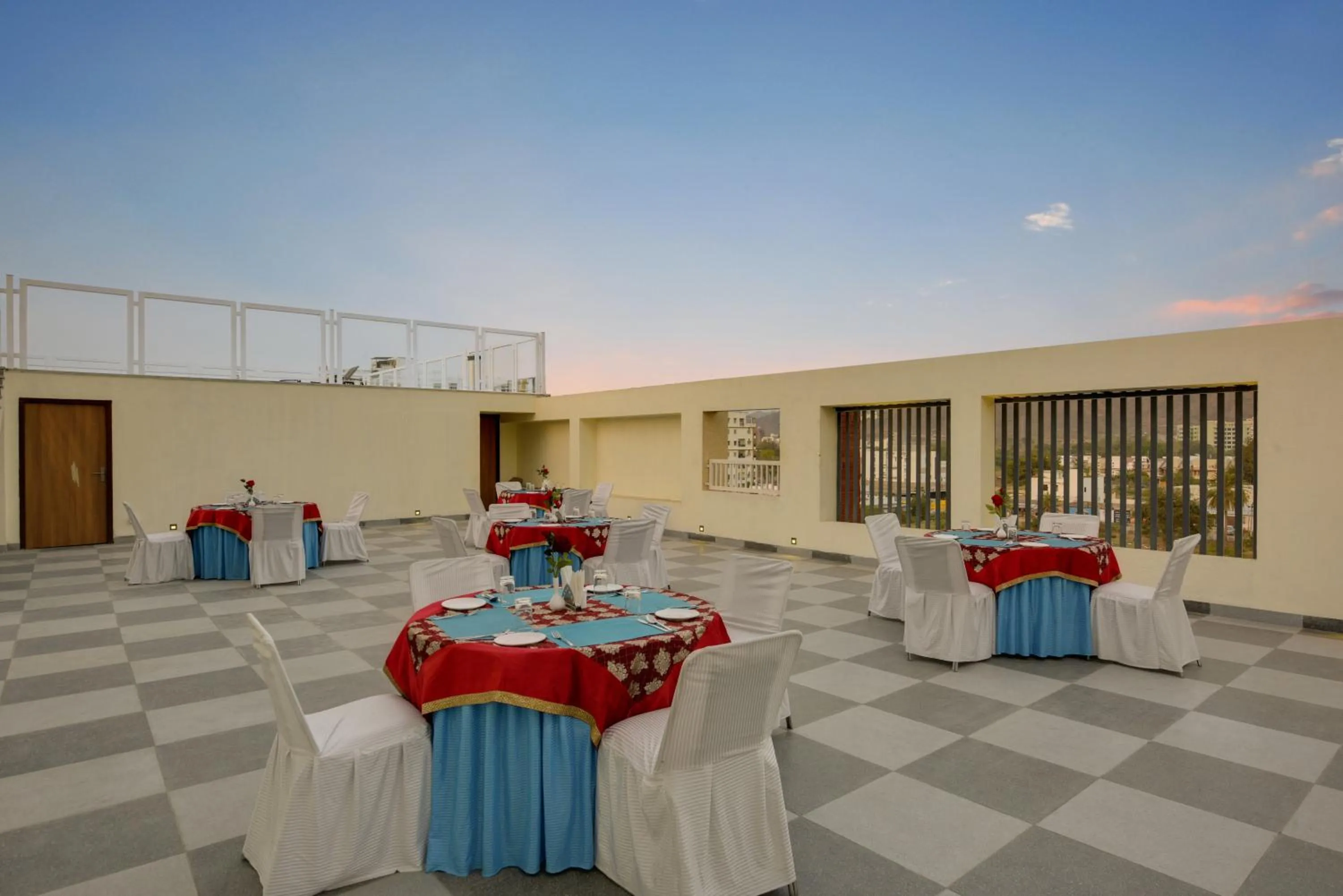 Restaurant/places to eat in Hotel khumani By Hills N Dunes