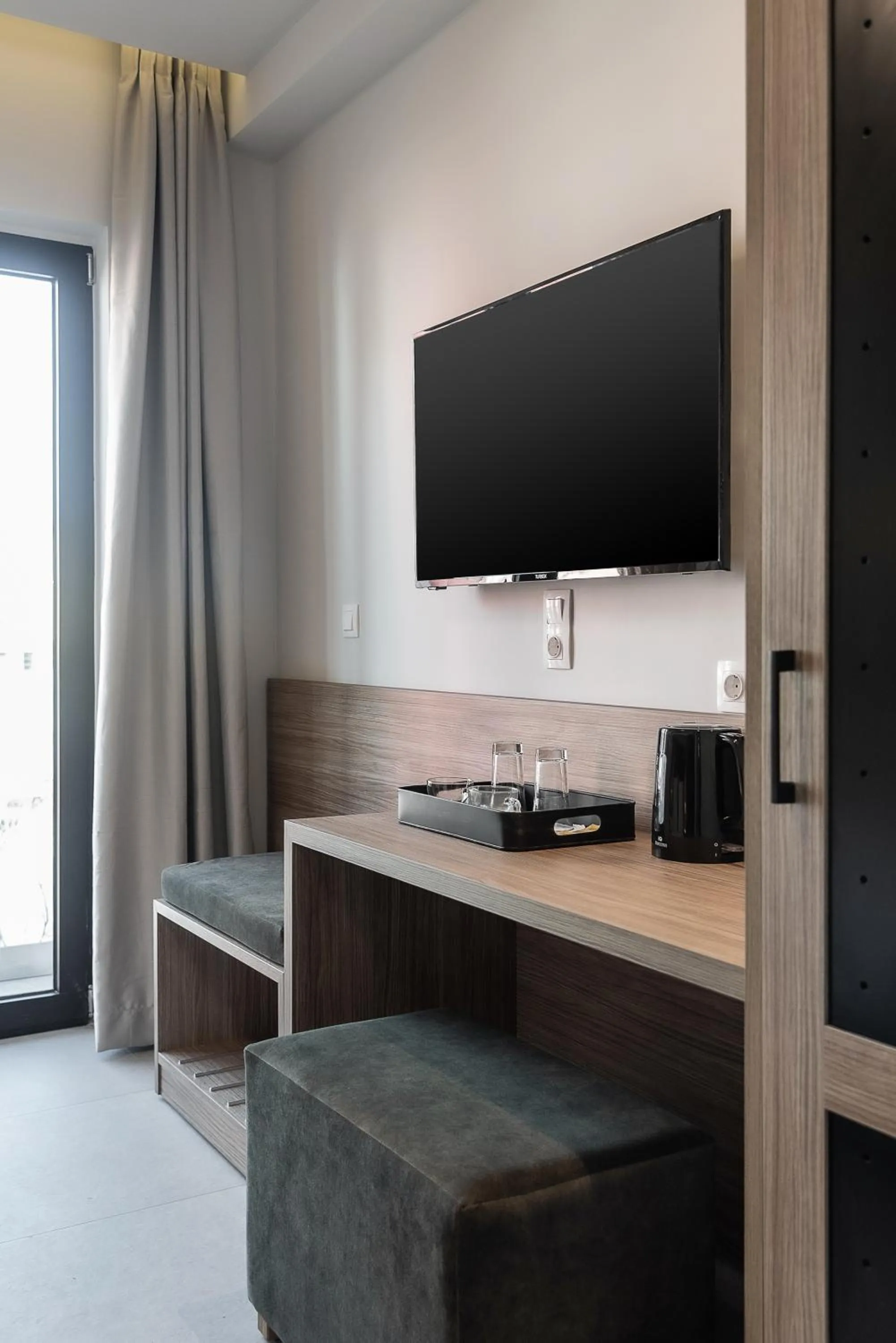 TV and multimedia in Morum City Hotel Chania