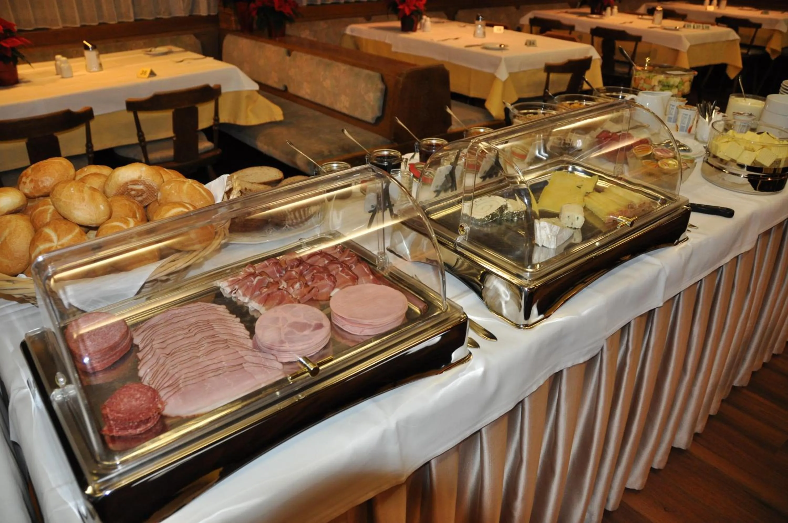 Food and drinks in Hotel Restaurant Rössle