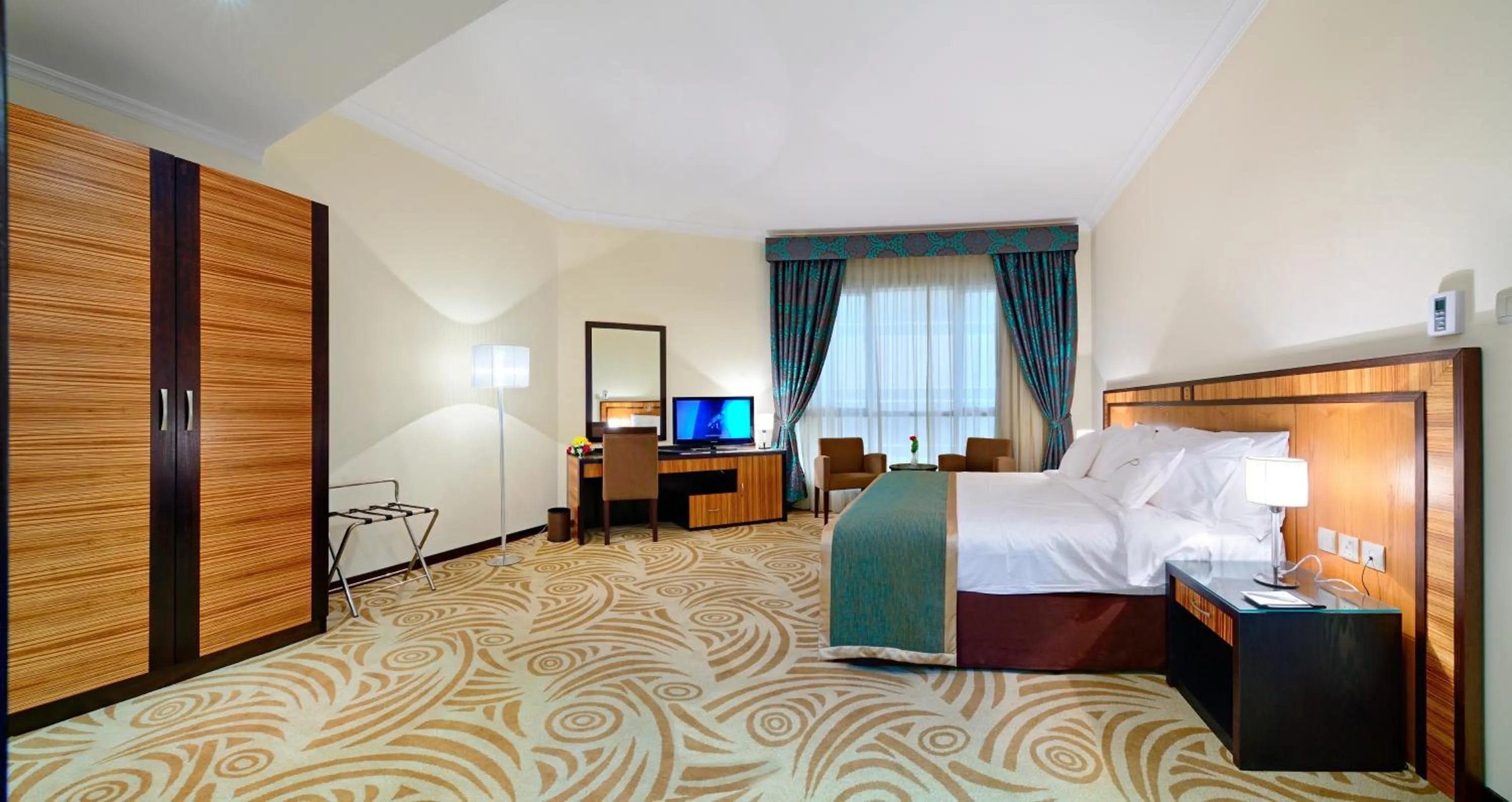 Bed in Al Majaz Premiere Hotel Apartments