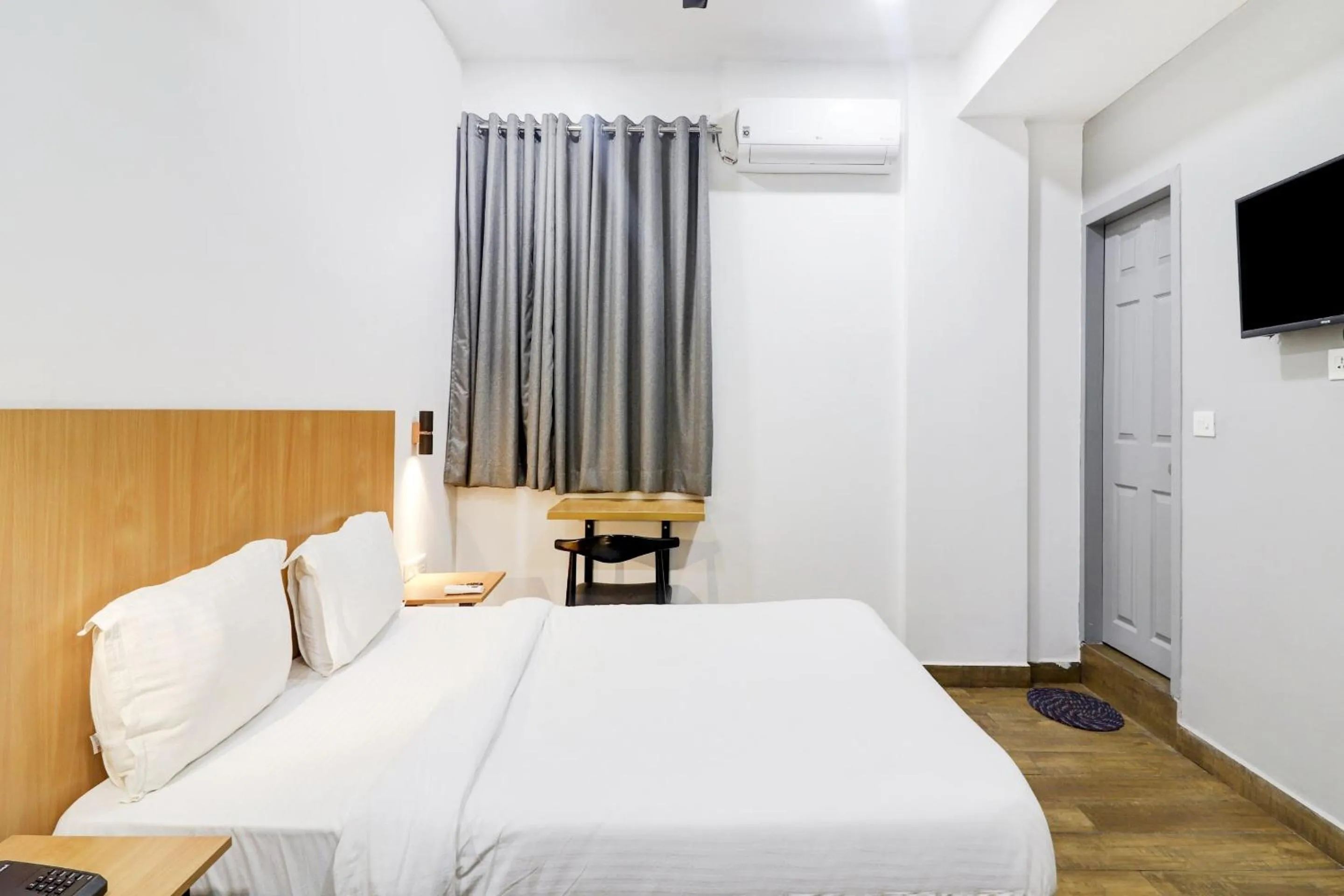 Bedroom, Bed in Townhouse Madhapur Near Shilparamam