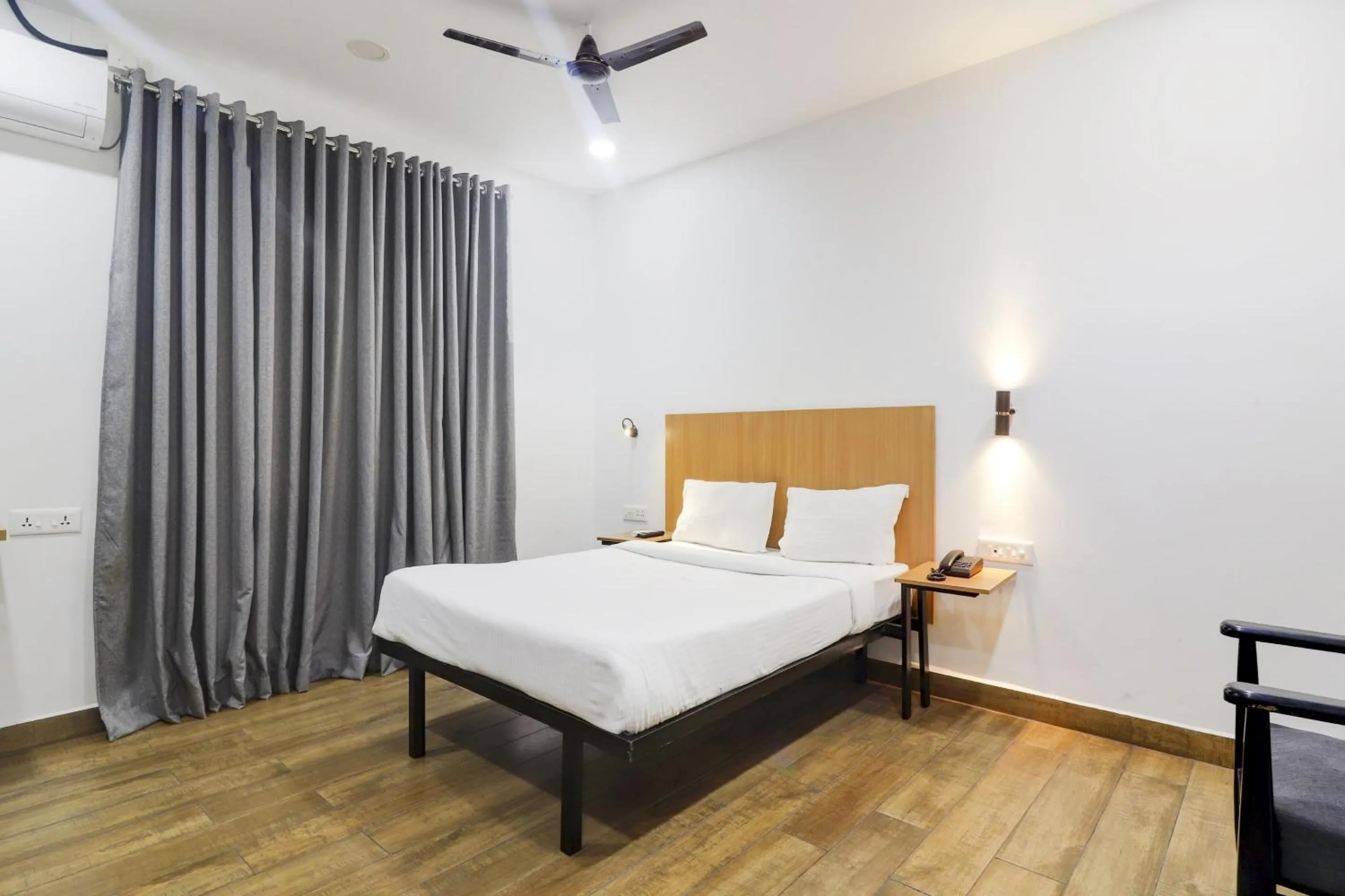 Bedroom in Townhouse Madhapur Near Shilparamam