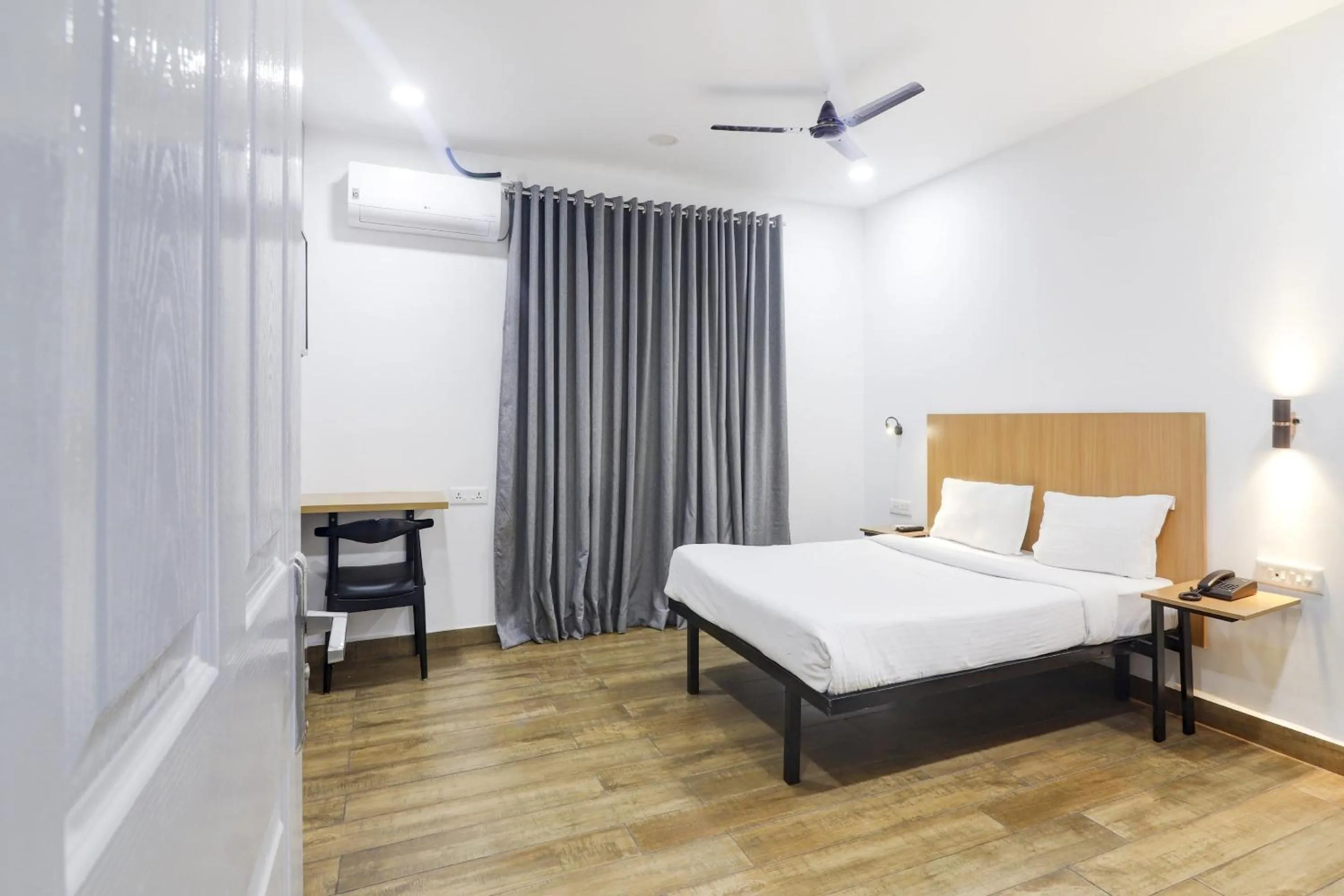 Bedroom in Townhouse Madhapur Near Shilparamam