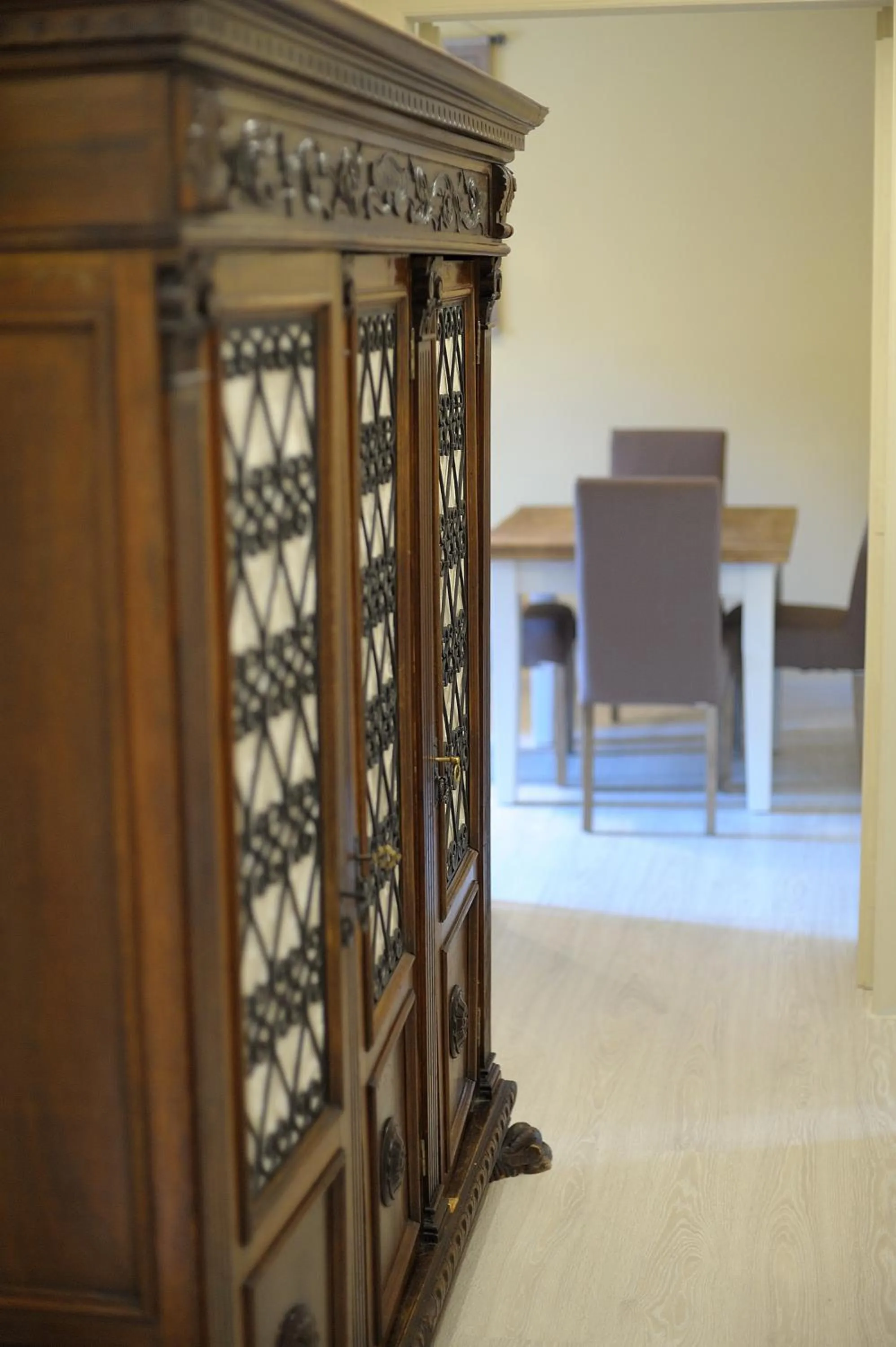 Communal lounge/ TV room in Aquarius Inn