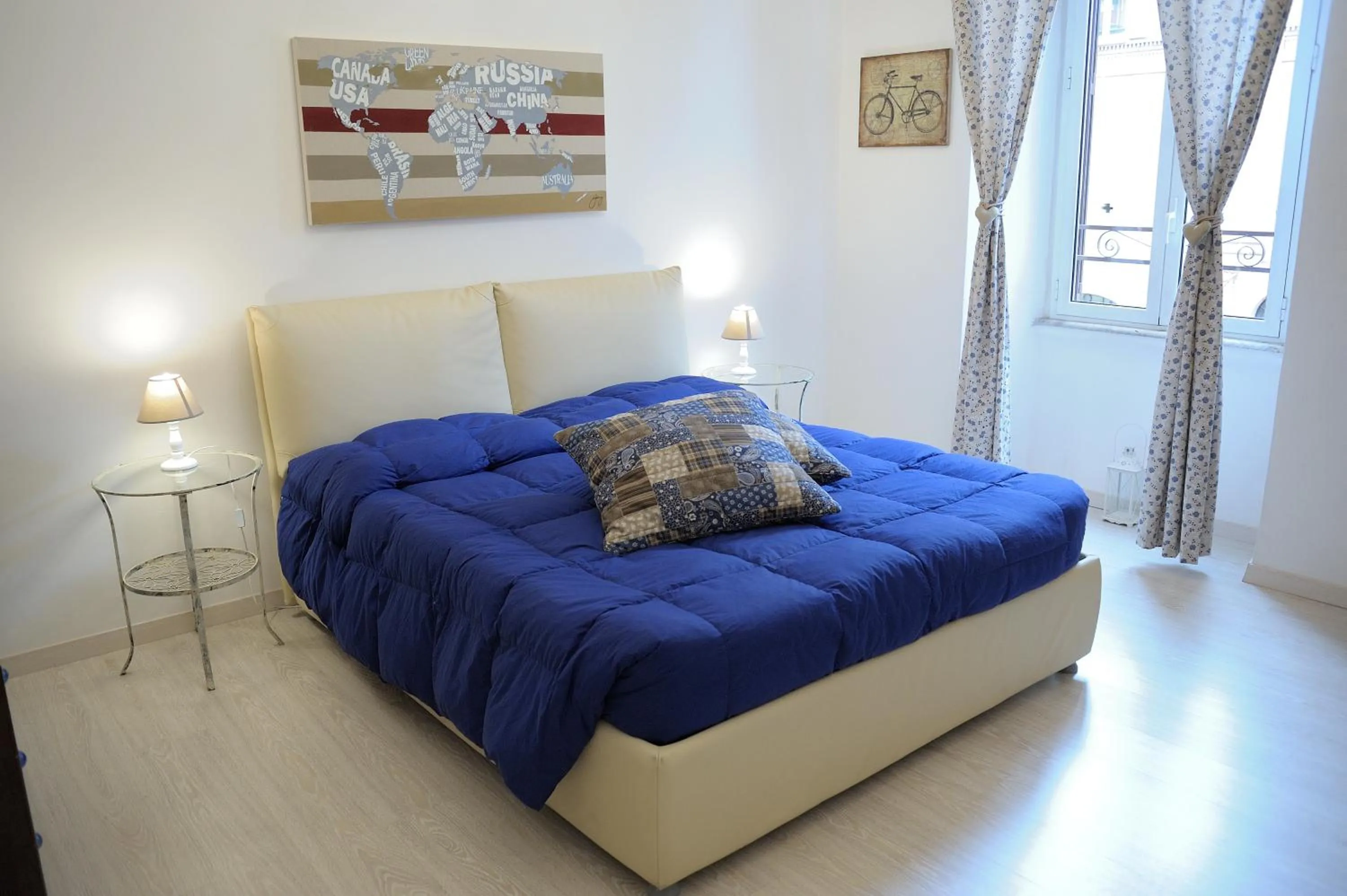 Photo of the whole room, Bed in Aquarius Inn