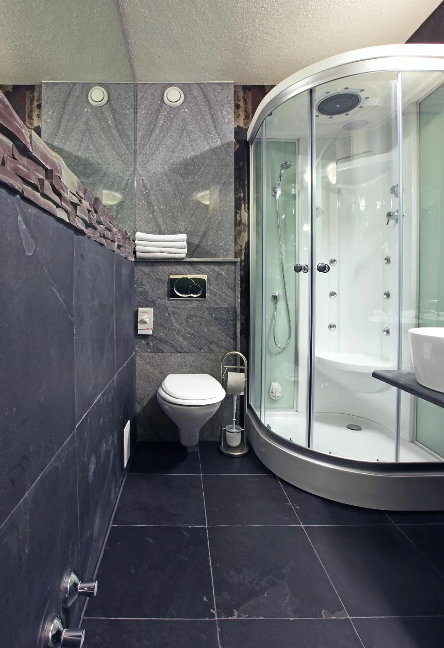 Bathroom in Alp Art Hotel Götzens