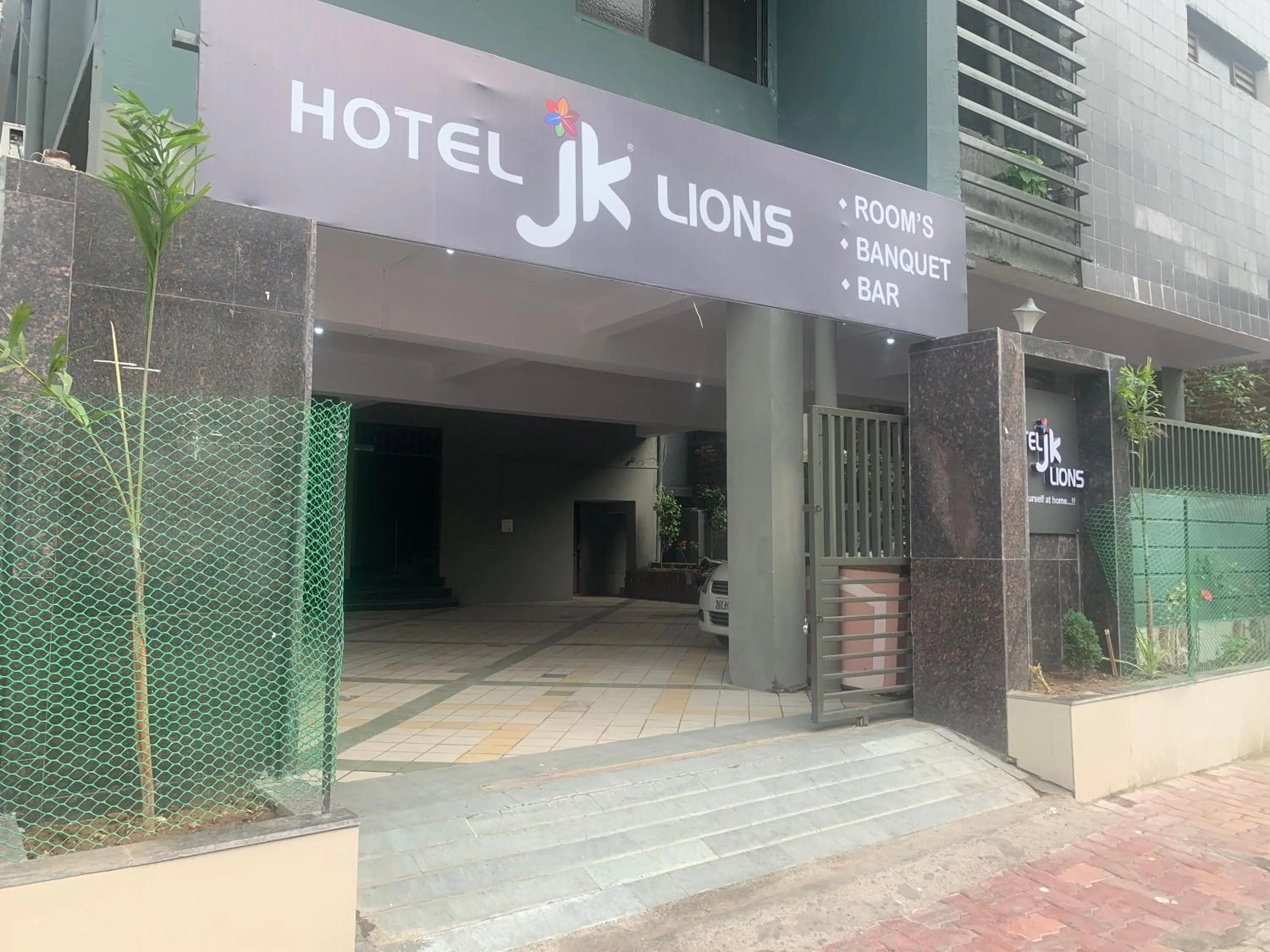 Facade/entrance in JK Rooms 147 Lions - Koradi Nagpur