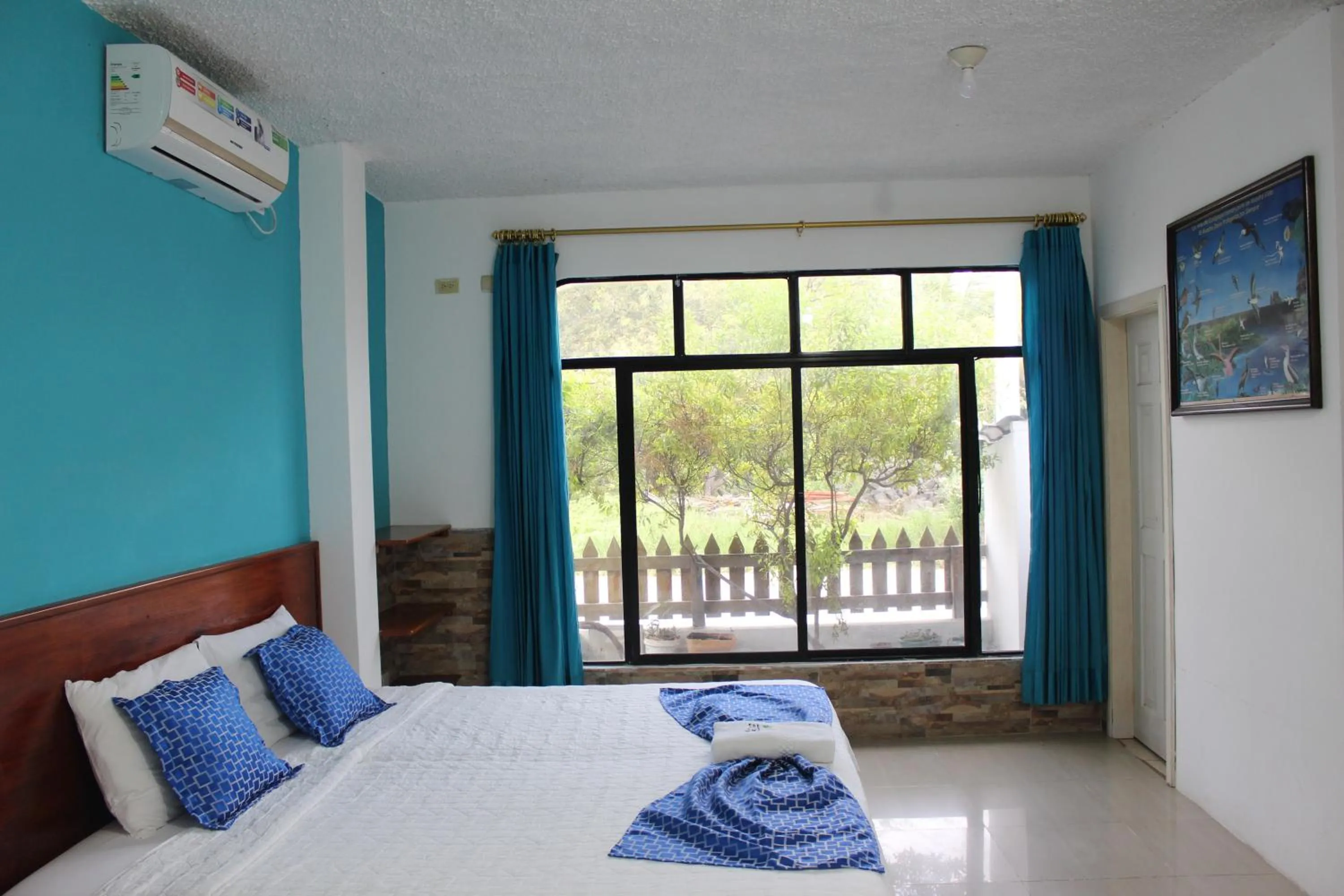 Photo of the whole room, Bed in Hotel LA GRAN TORTUGA - ᯤ STARLINK