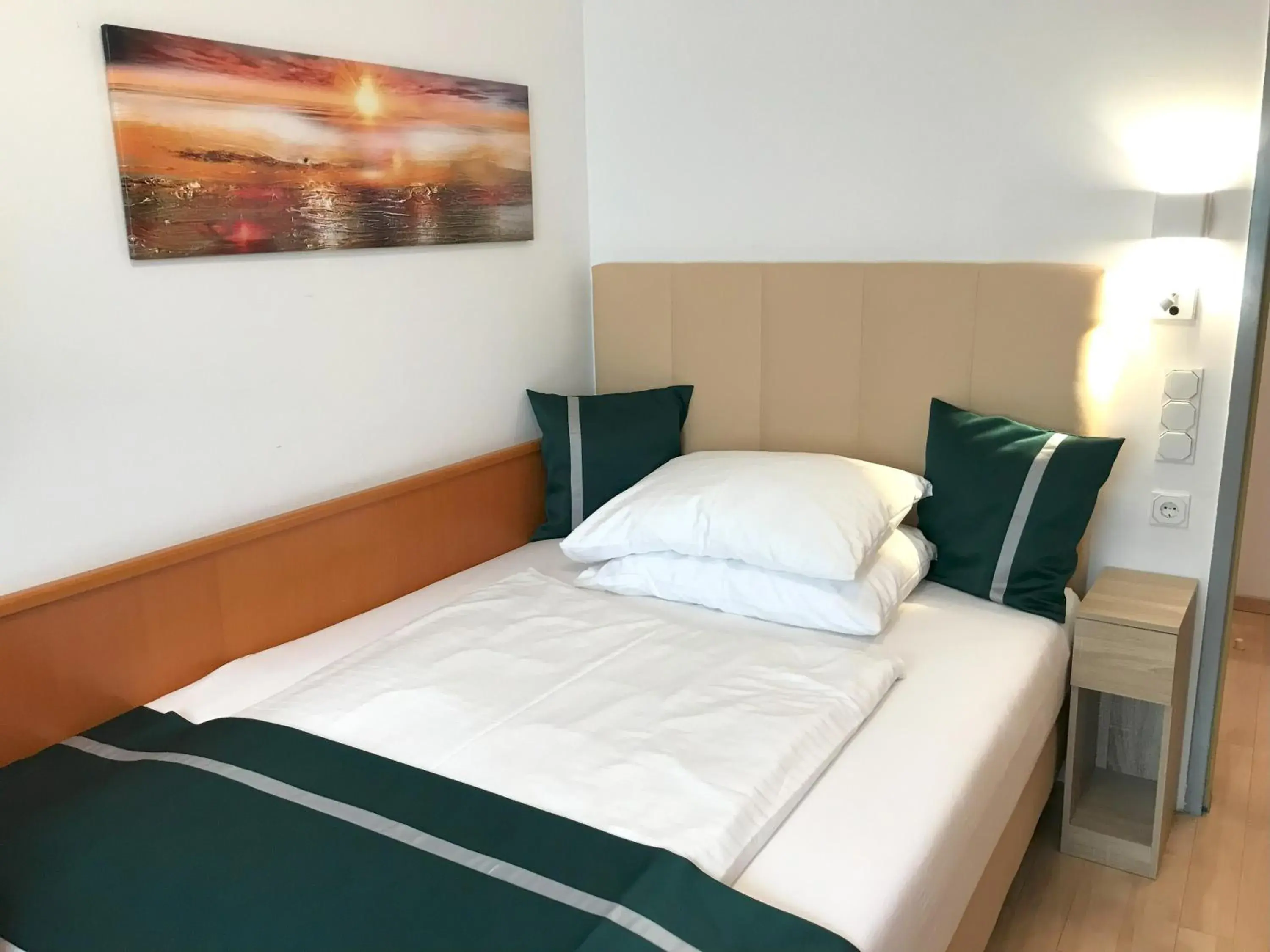 Single Room in City Hotel Albrecht Single Room in City Hotel Albrecht