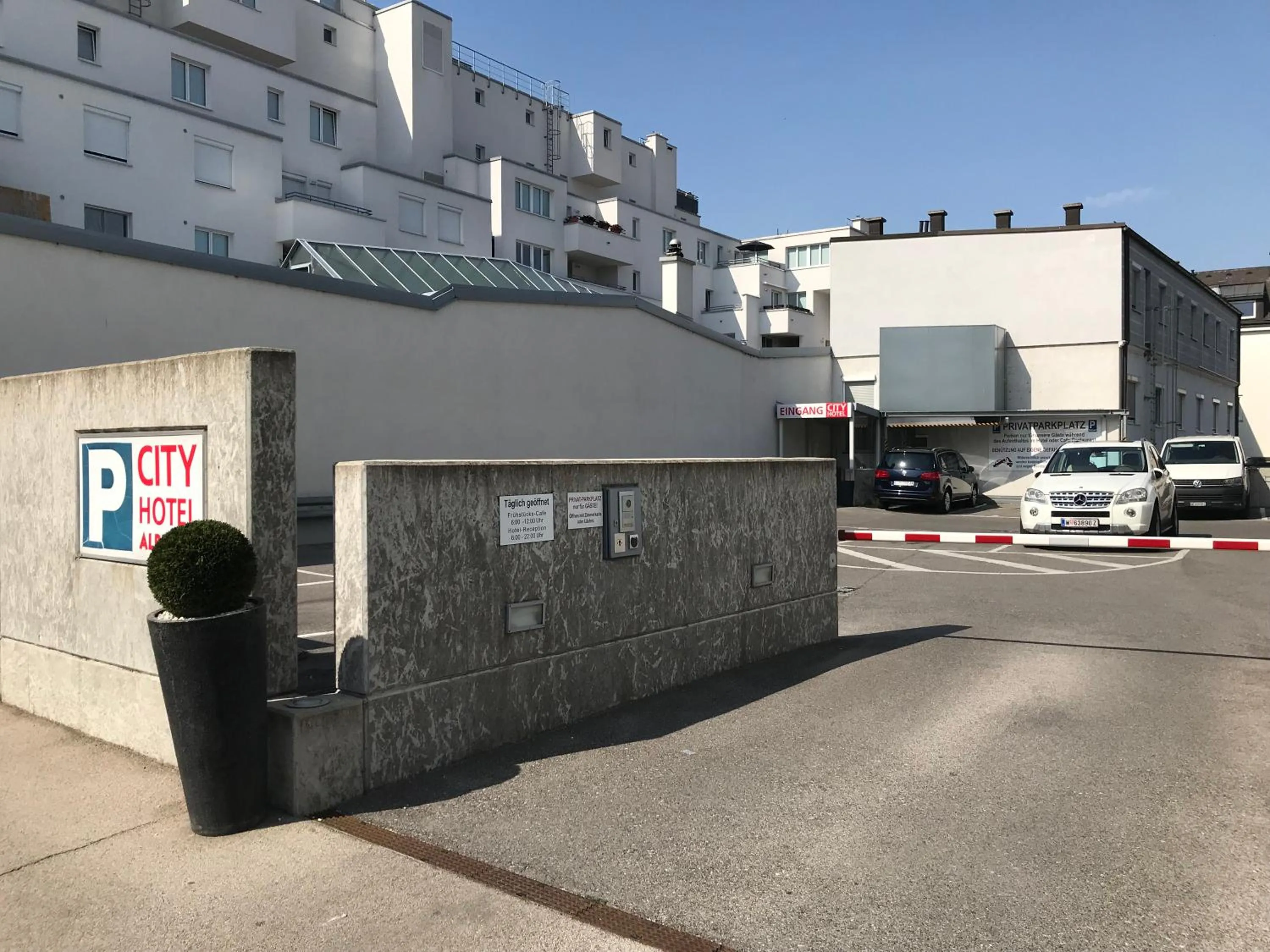 Property building in City Hotel Albrecht