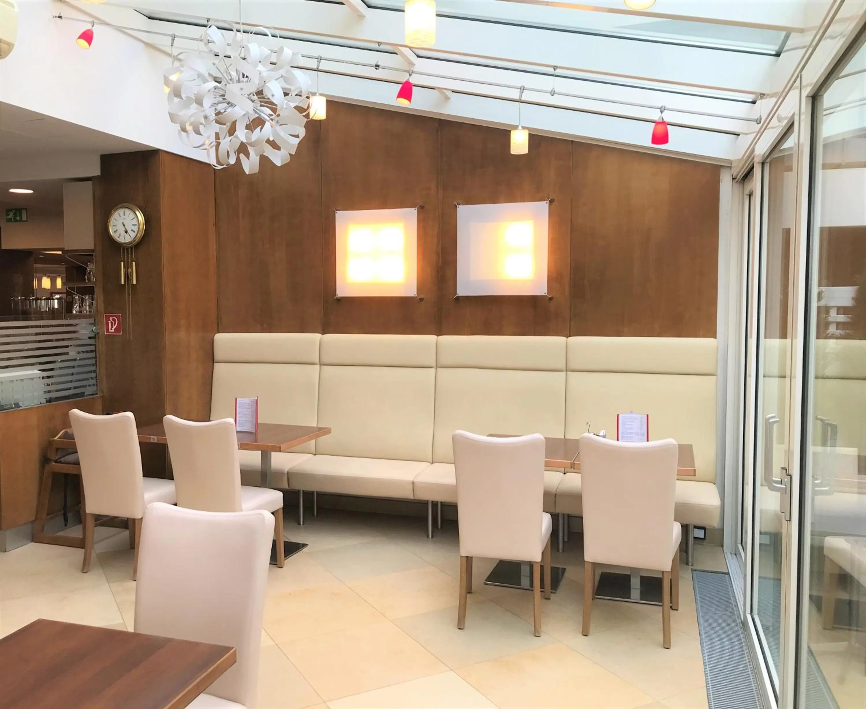 Restaurant/places to eat in City Hotel Albrecht