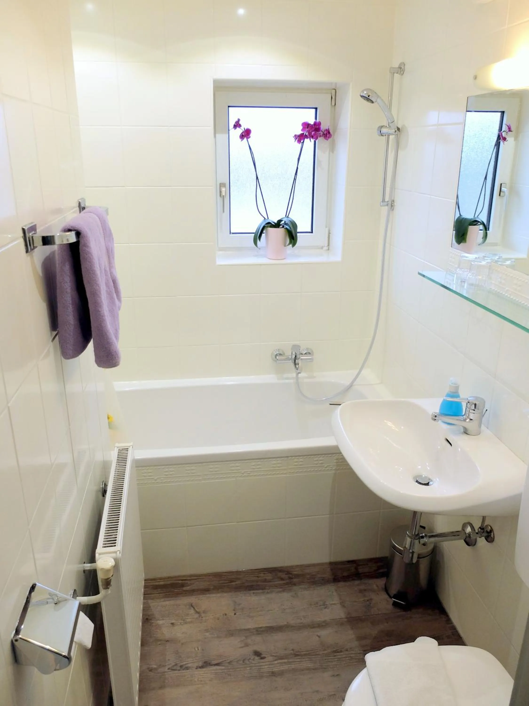 Bathroom in Hotel Sonnenhof - bed & breakfast & appartements