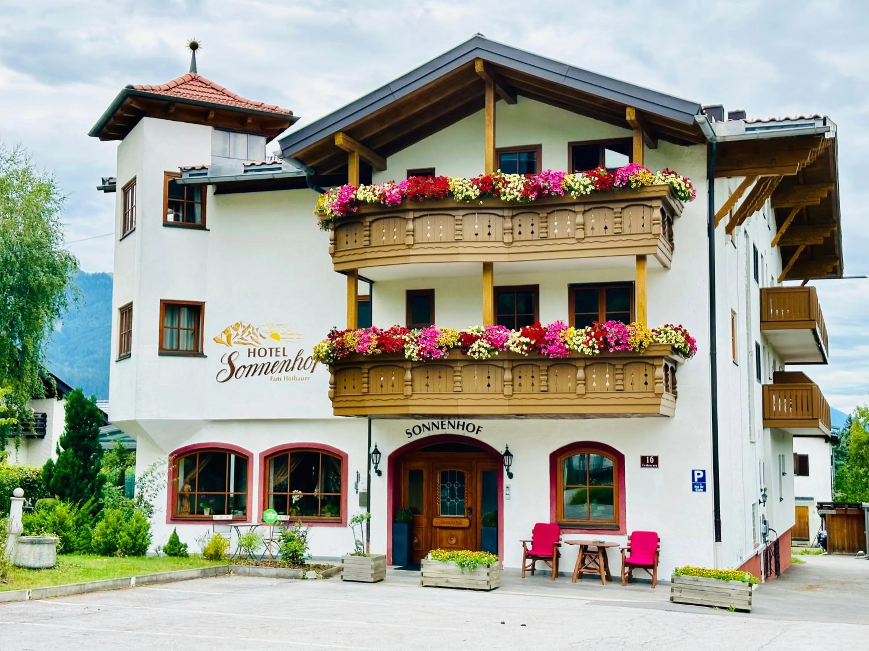 Property building in Hotel Sonnenhof - bed & breakfast & appartements