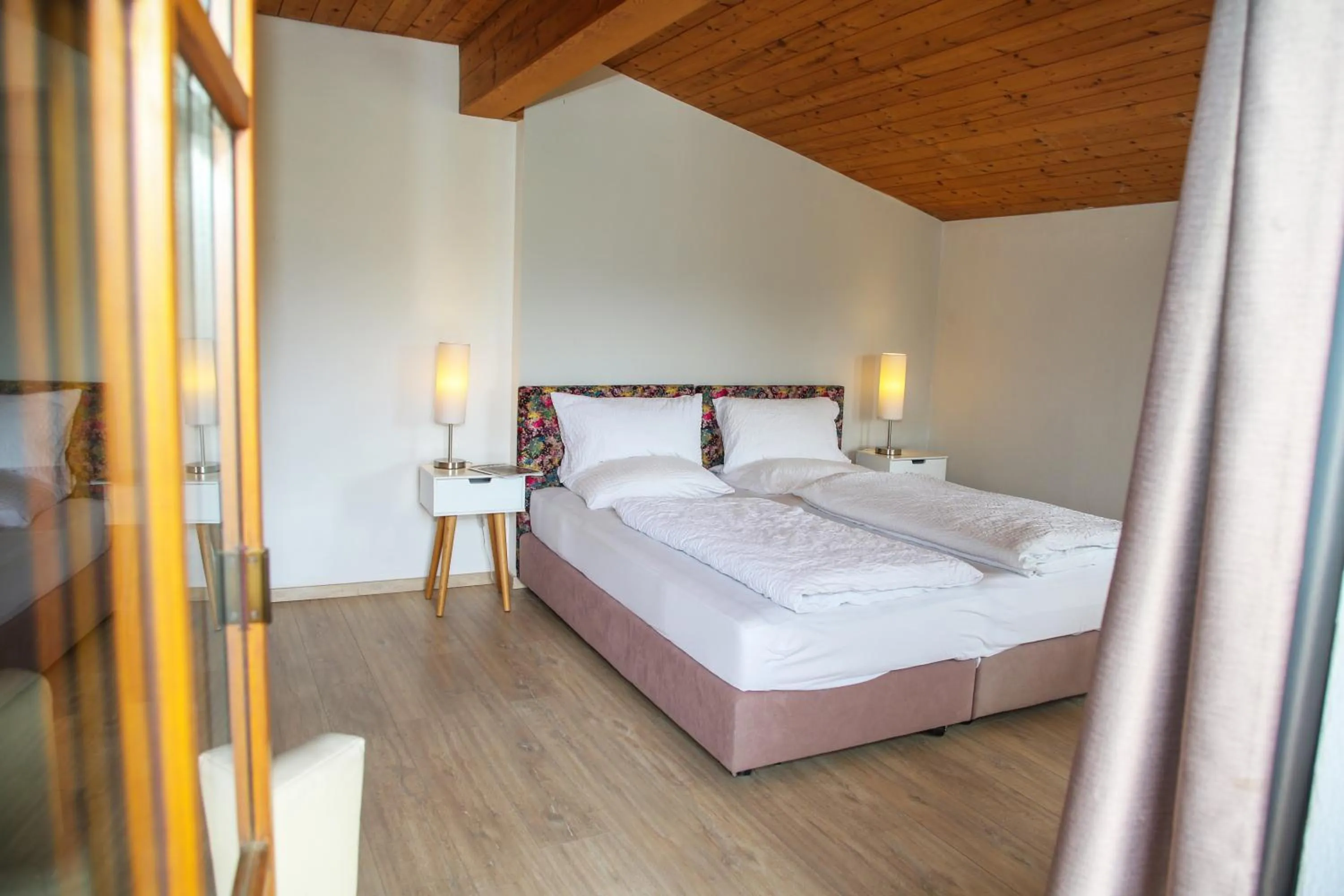 Bedroom, Bed in Hotel Sonnenhof - bed & breakfast & appartements