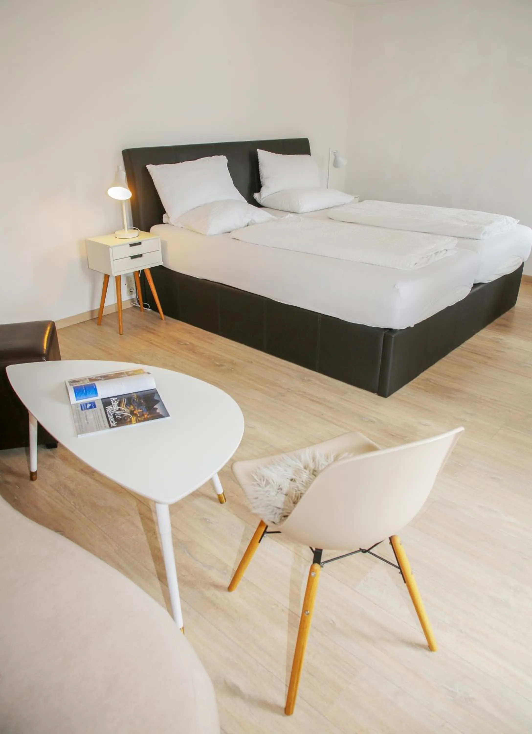 People, Bed in Hotel Sonnenhof - bed & breakfast & appartements