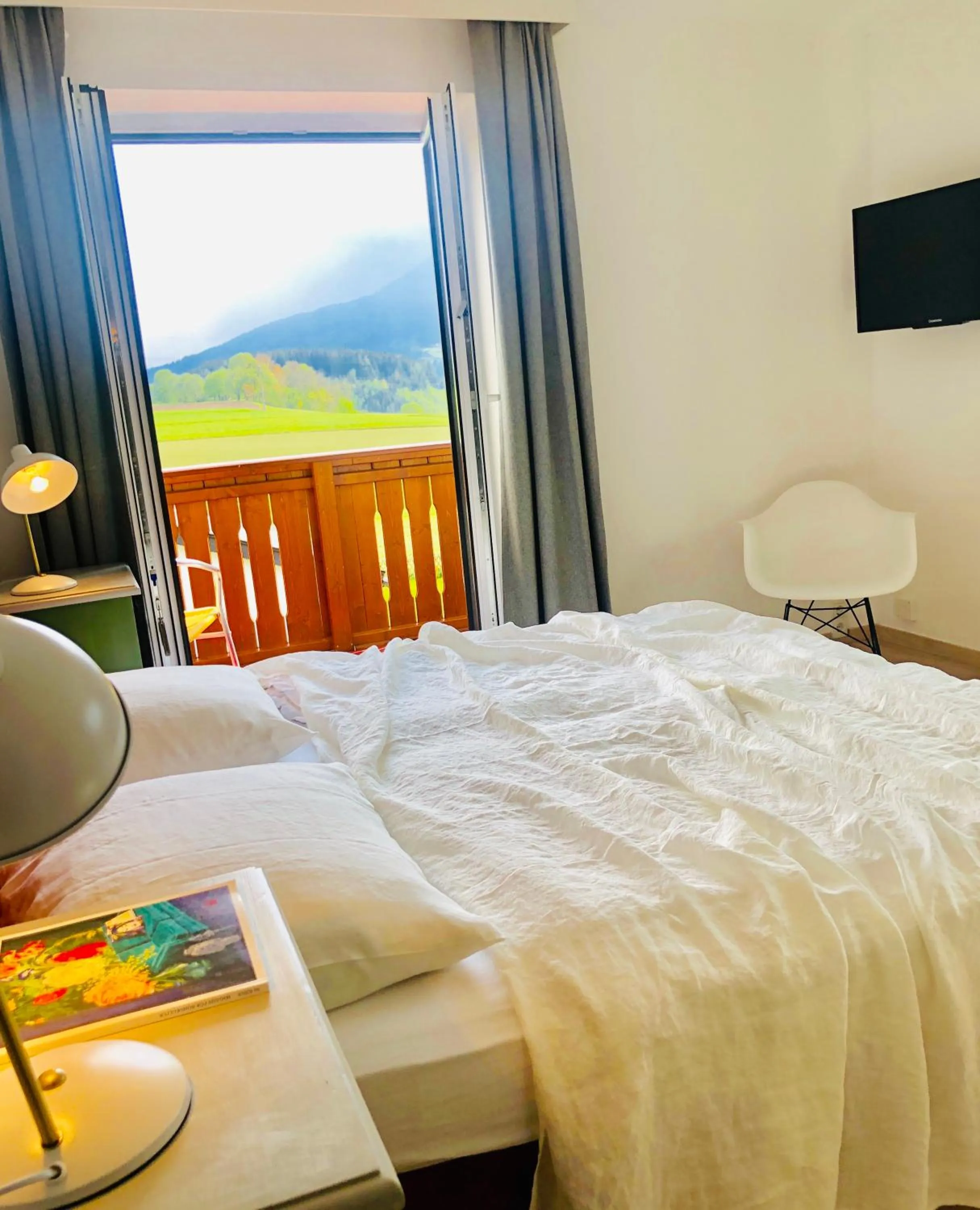 Photo of the whole room, Bed in Hotel Sonnenhof - bed & breakfast & appartements