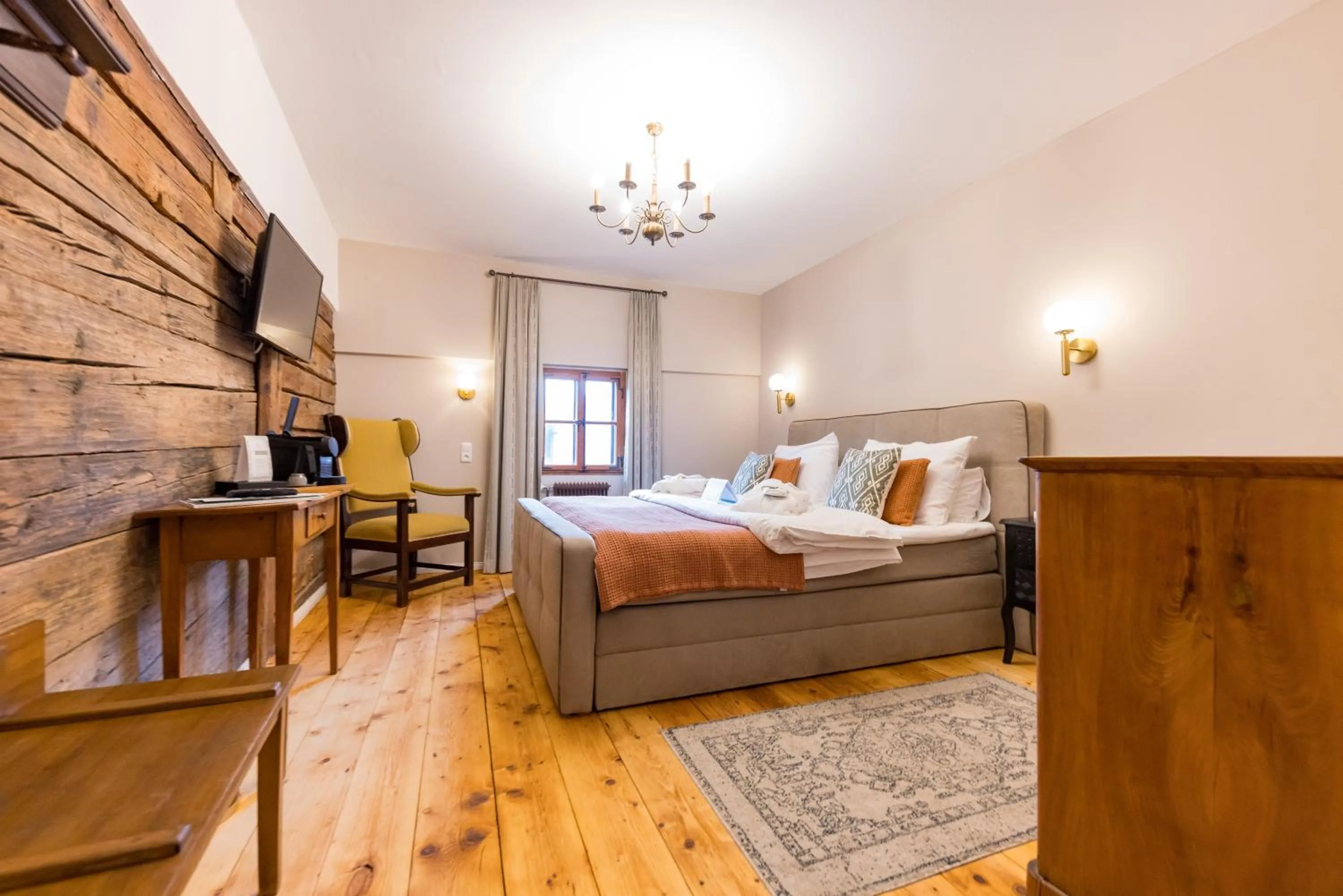 Bed in Der Schlosswirt zu Anif - Biedermeierhotel und Restaurant