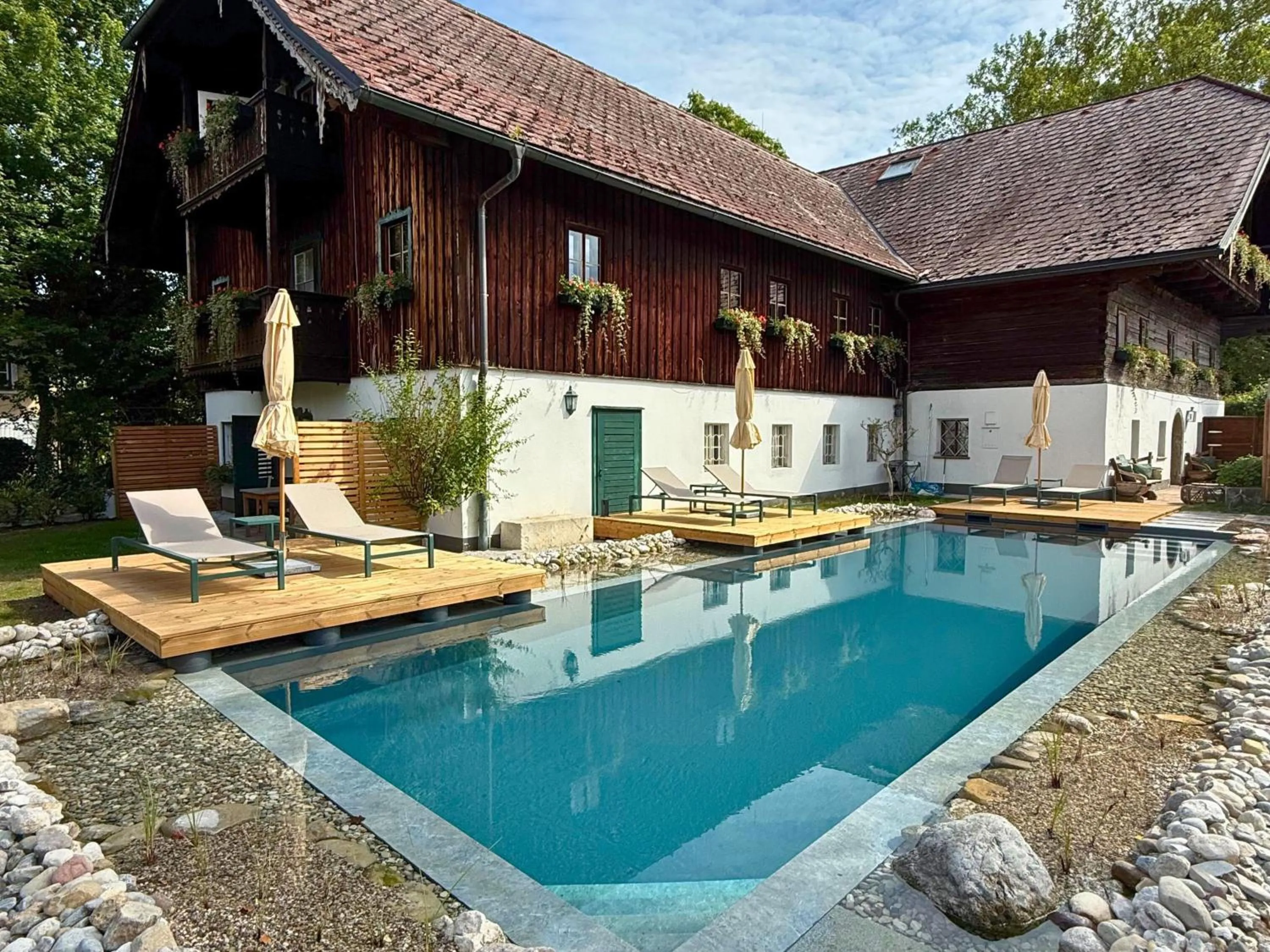 Property building in Der Schlosswirt zu Anif - Biedermeierhotel und Restaurant