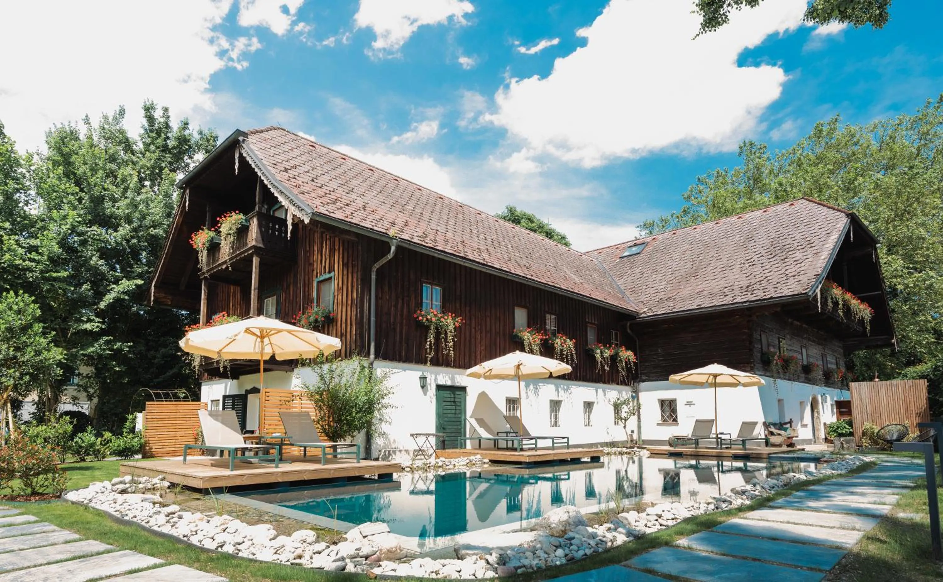 Property building in Der Schlosswirt zu Anif - Biedermeierhotel und Restaurant