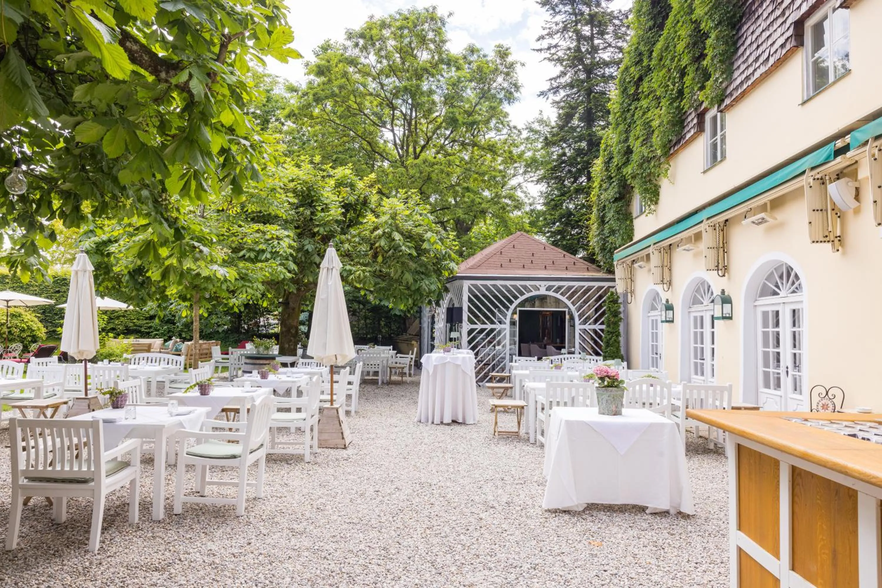 Patio in Der Schlosswirt zu Anif - Biedermeierhotel und Restaurant