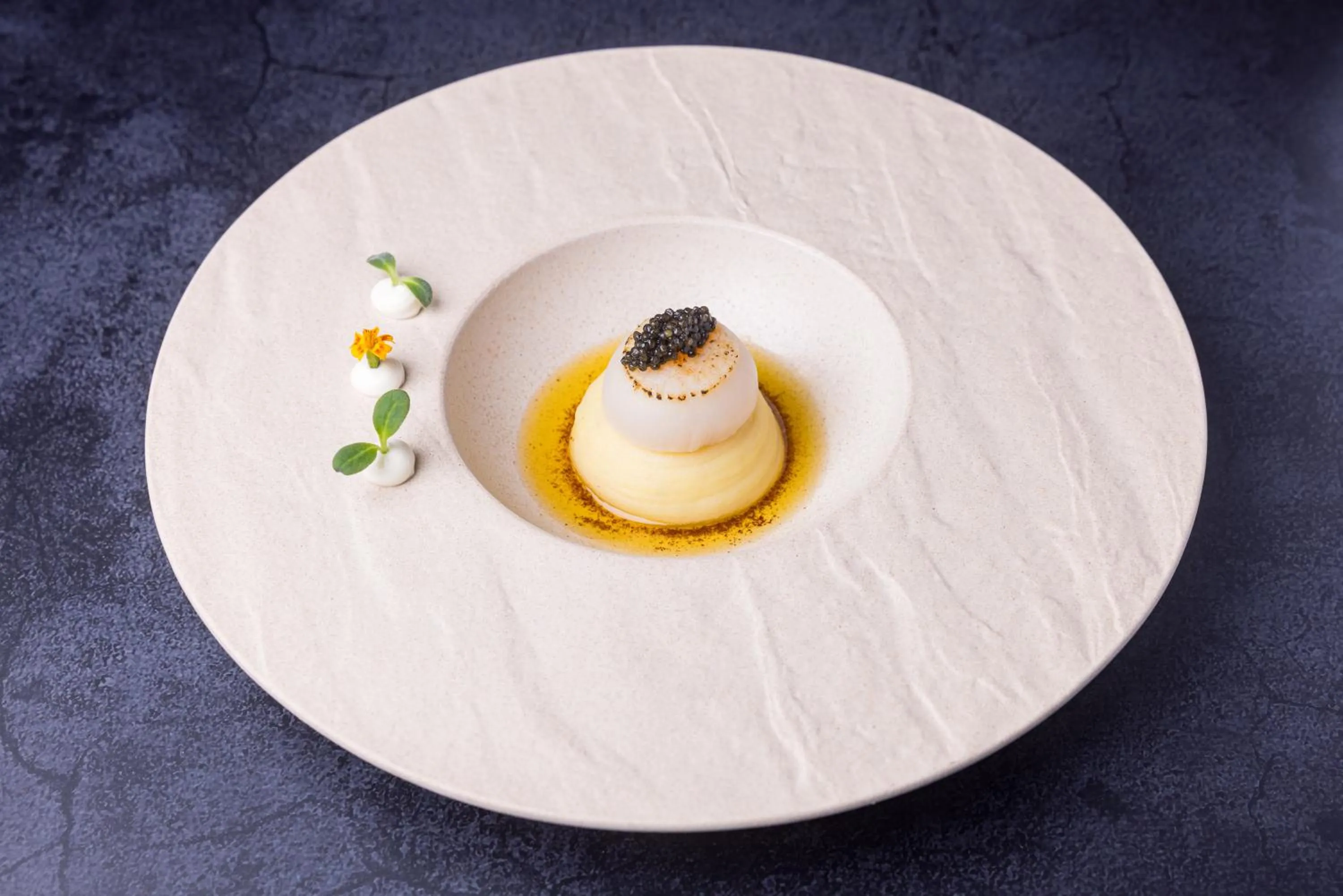 Restaurant/places to eat in Der Schlosswirt zu Anif - Biedermeierhotel und Restaurant