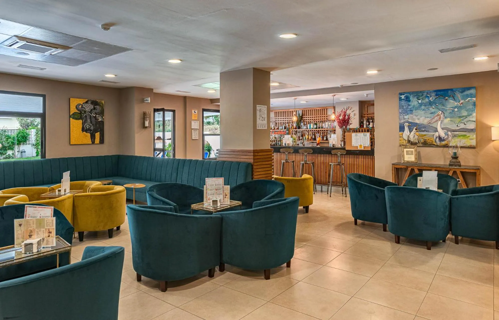 Lounge or bar in Hotel Mainare Playa