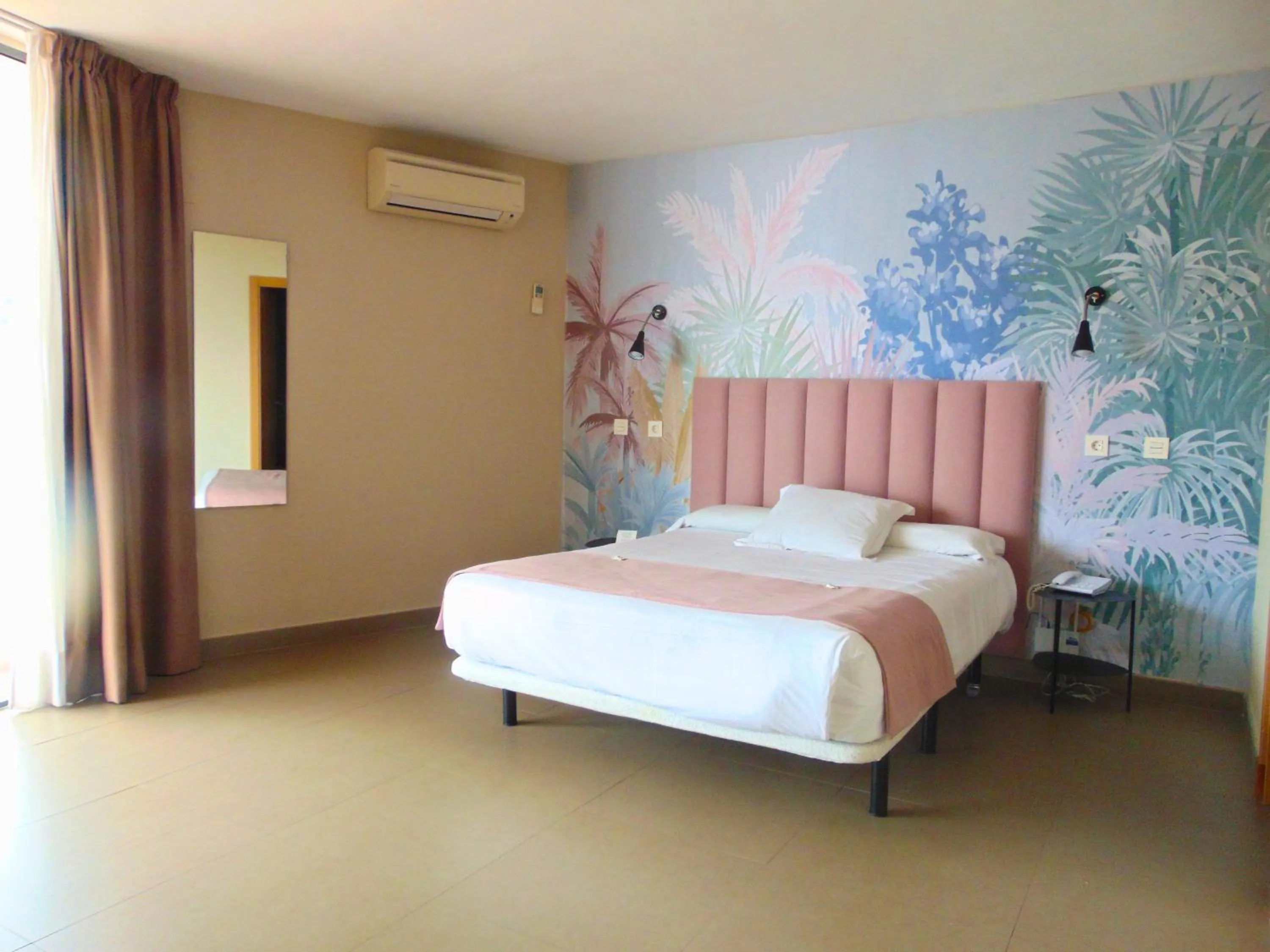 Bed in Hotel Mainare Playa