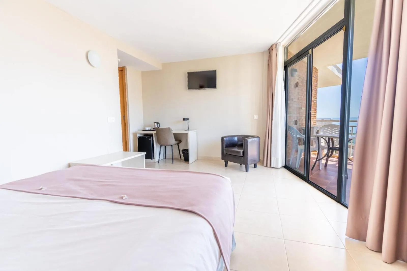 Bed in Hotel Mainare Playa