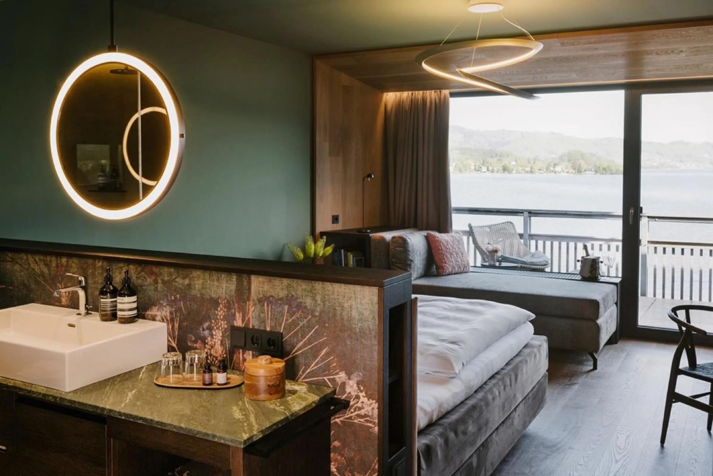 Bathroom, Bed in Das Traunsee - Das Hotel zum See 4 Stern Superior