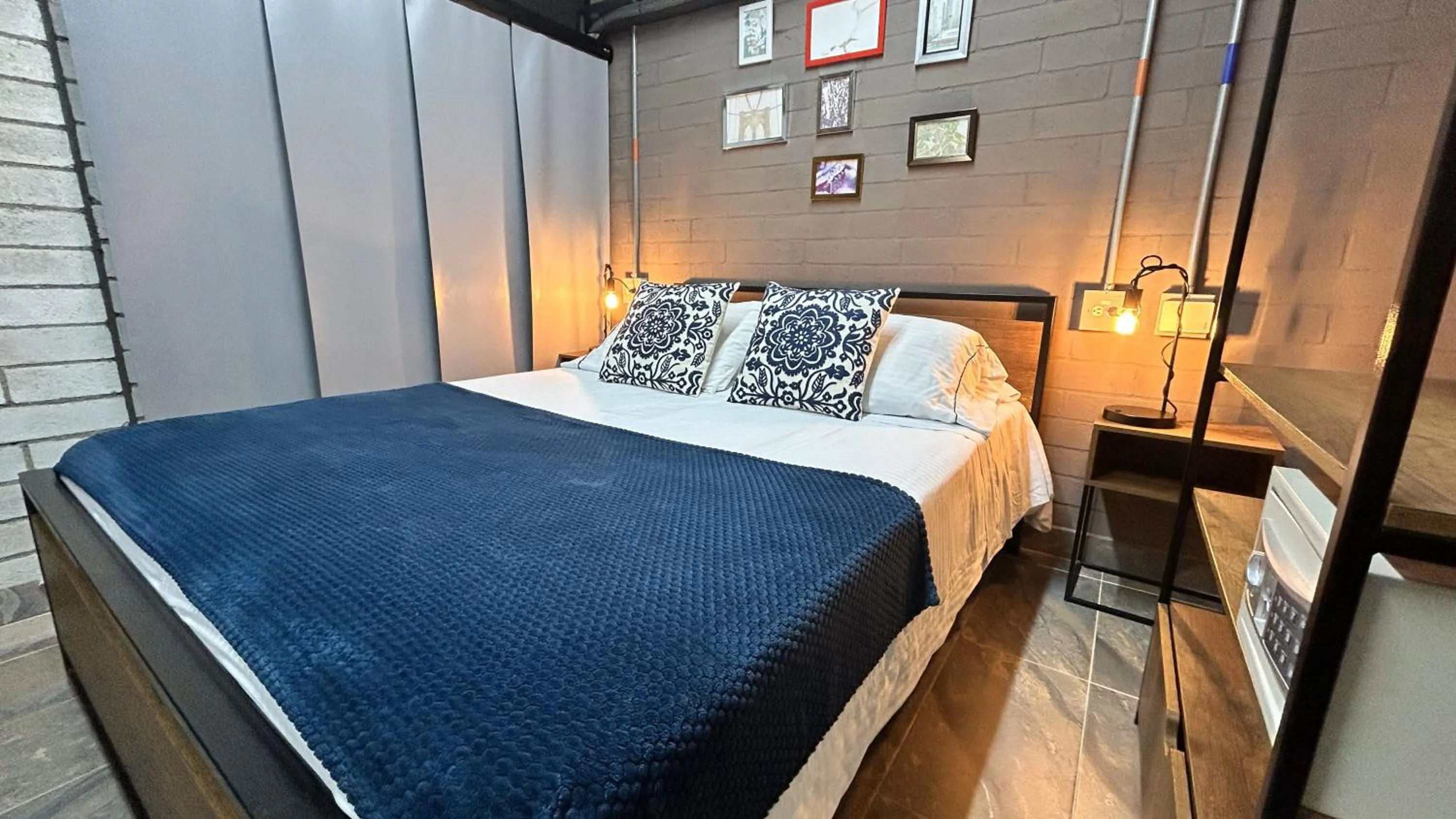 Bed in Manila Hotel Boutique