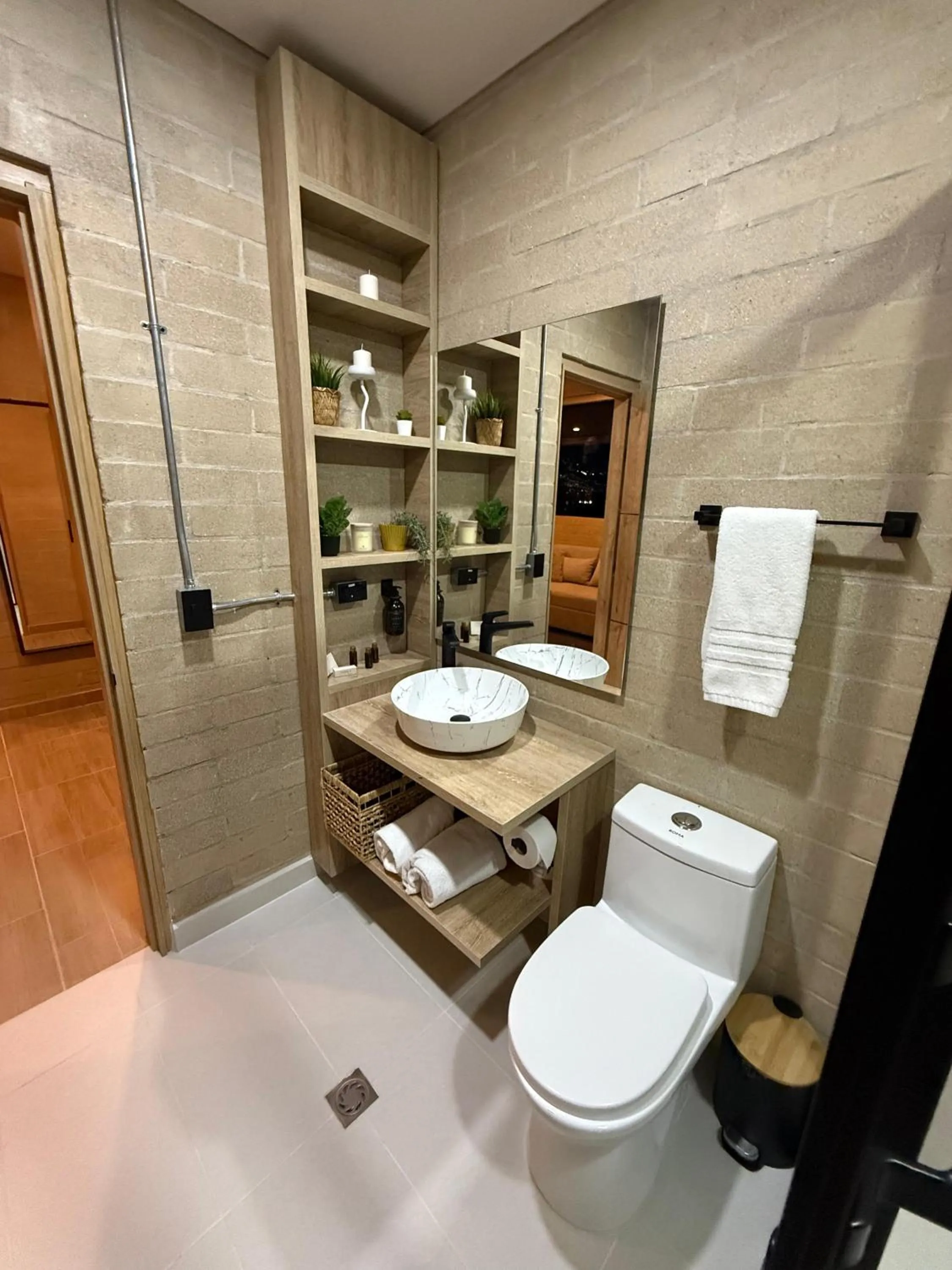 Shower in Manila Hotel Boutique