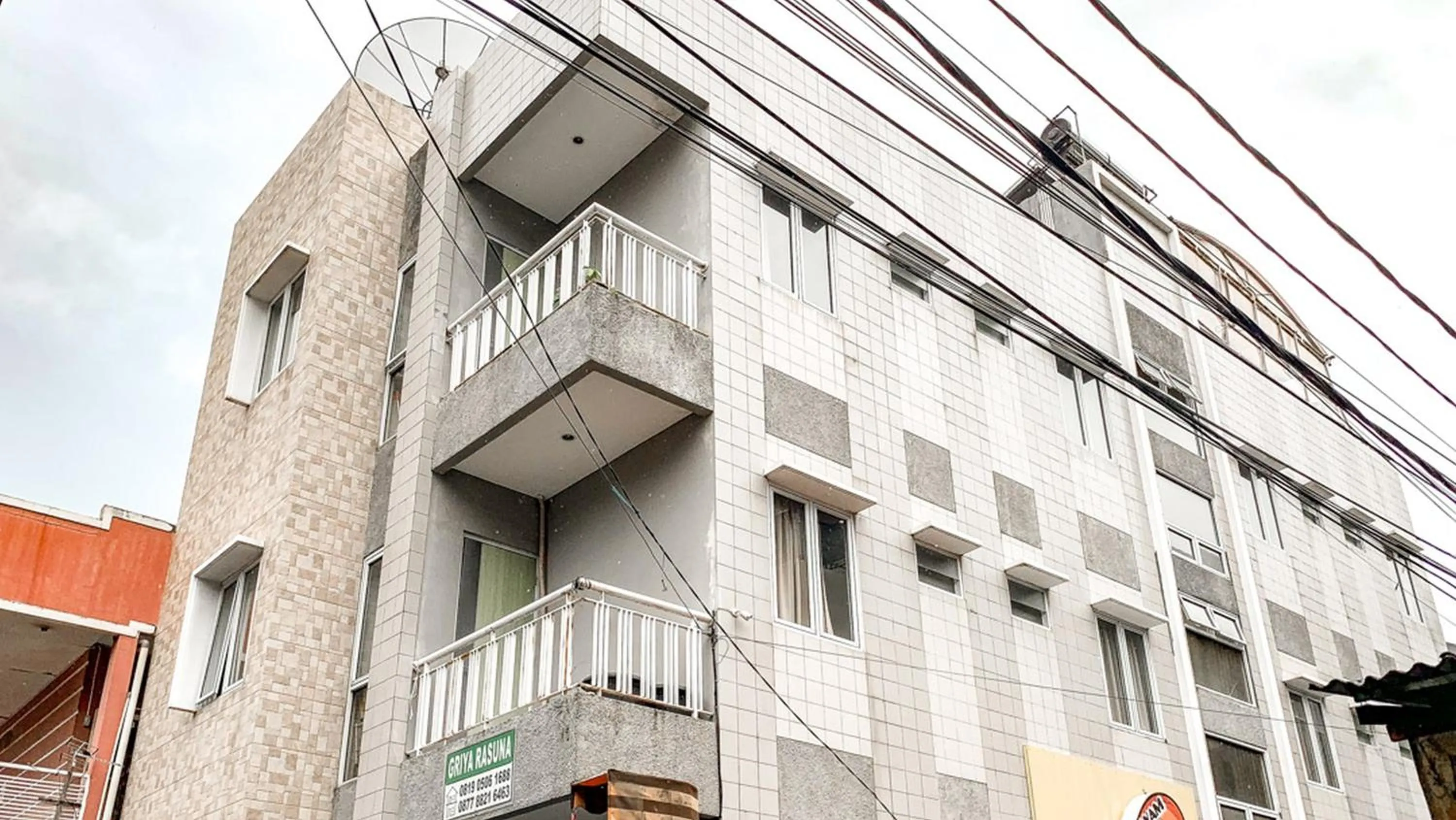 Property Building in Griya Rasuna Jakarta Mitra RedDoorz