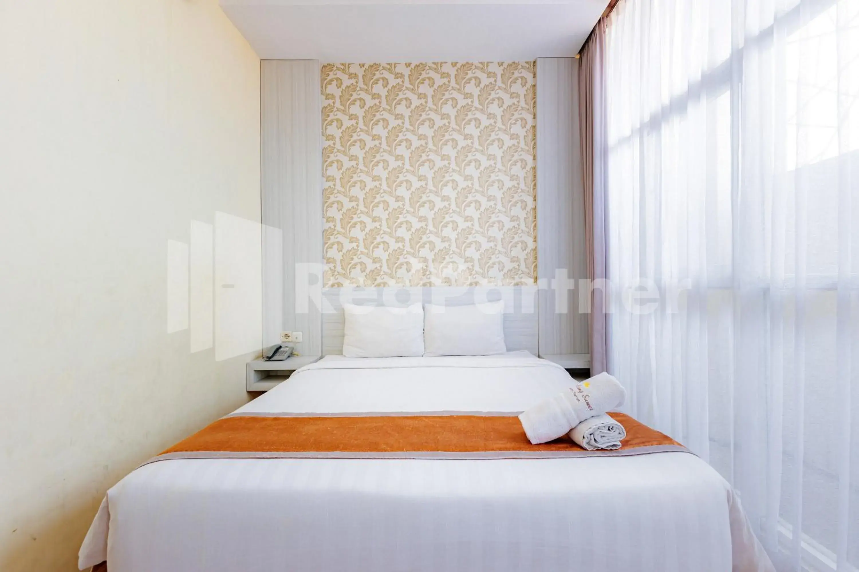 Standard Double Room in De Malang Sweet Homestay Syariah Mitra RedDoorz Standard Double Room in De Malang Sweet Homestay Syariah Mitra RedDoorz