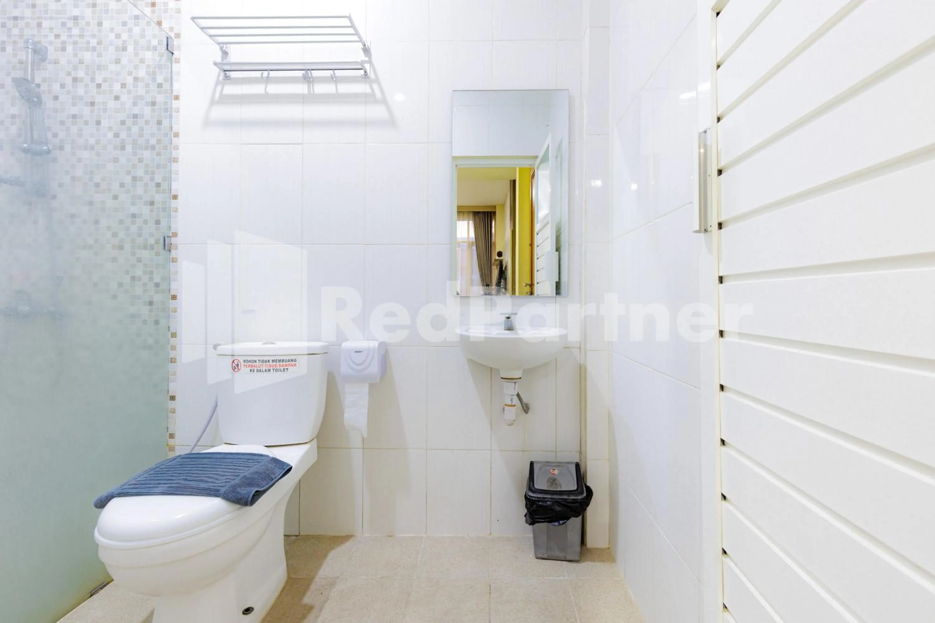 Bathroom in De Malang Sweet Homestay Syariah Mitra RedDoorz