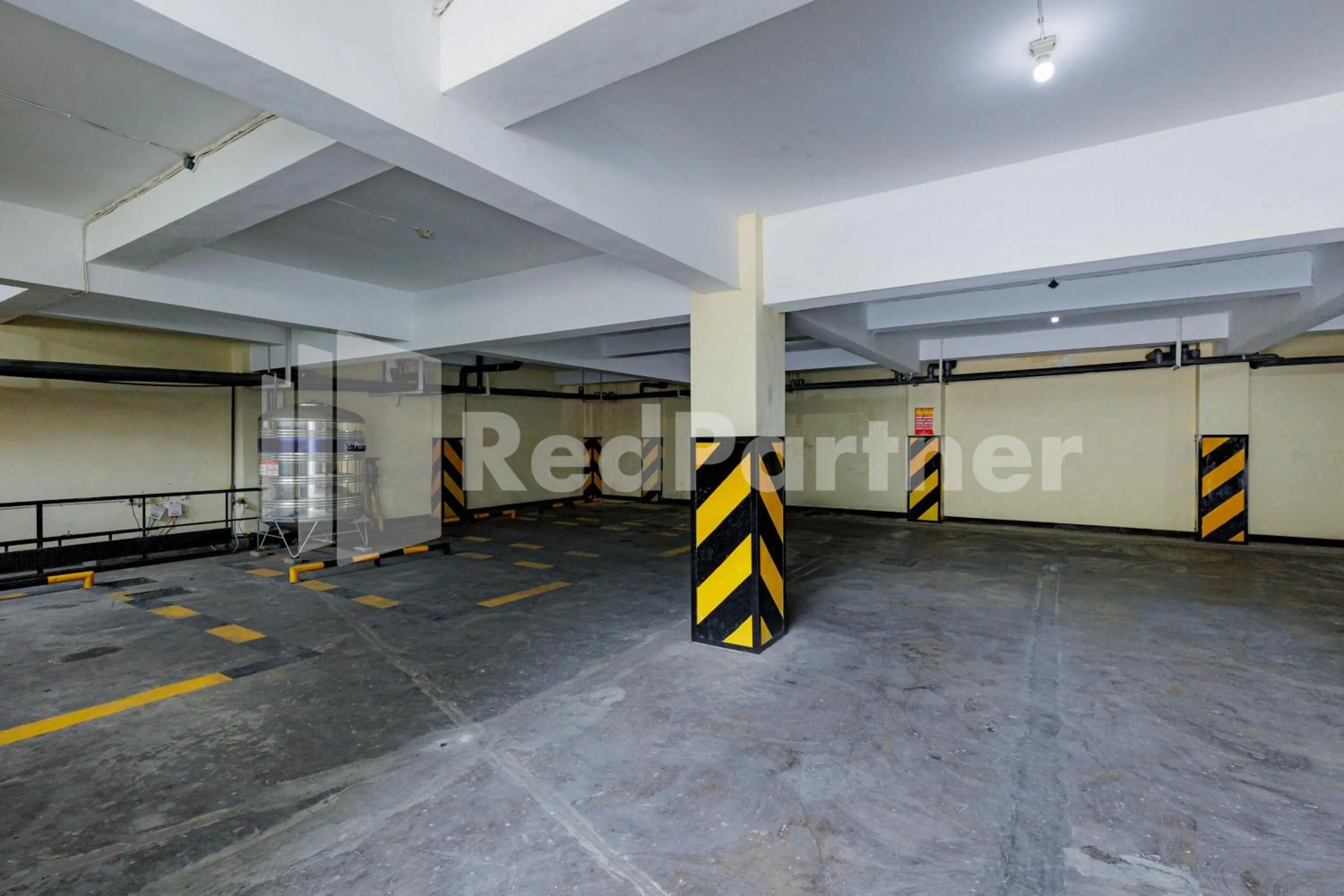 Parking in De Malang Sweet Homestay Syariah Mitra RedDoorz