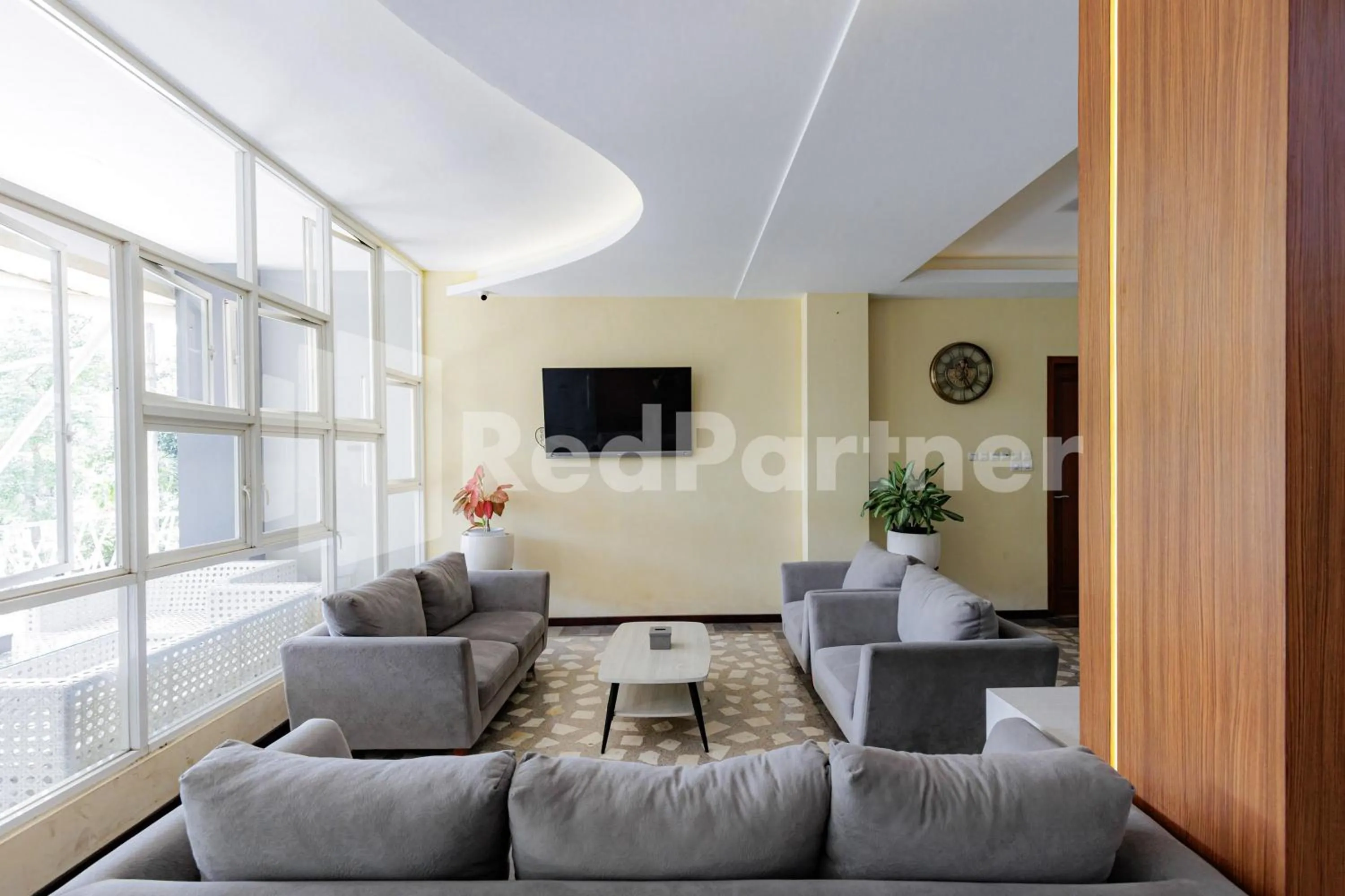 Seating area in De Malang Sweet Homestay Syariah Mitra RedDoorz