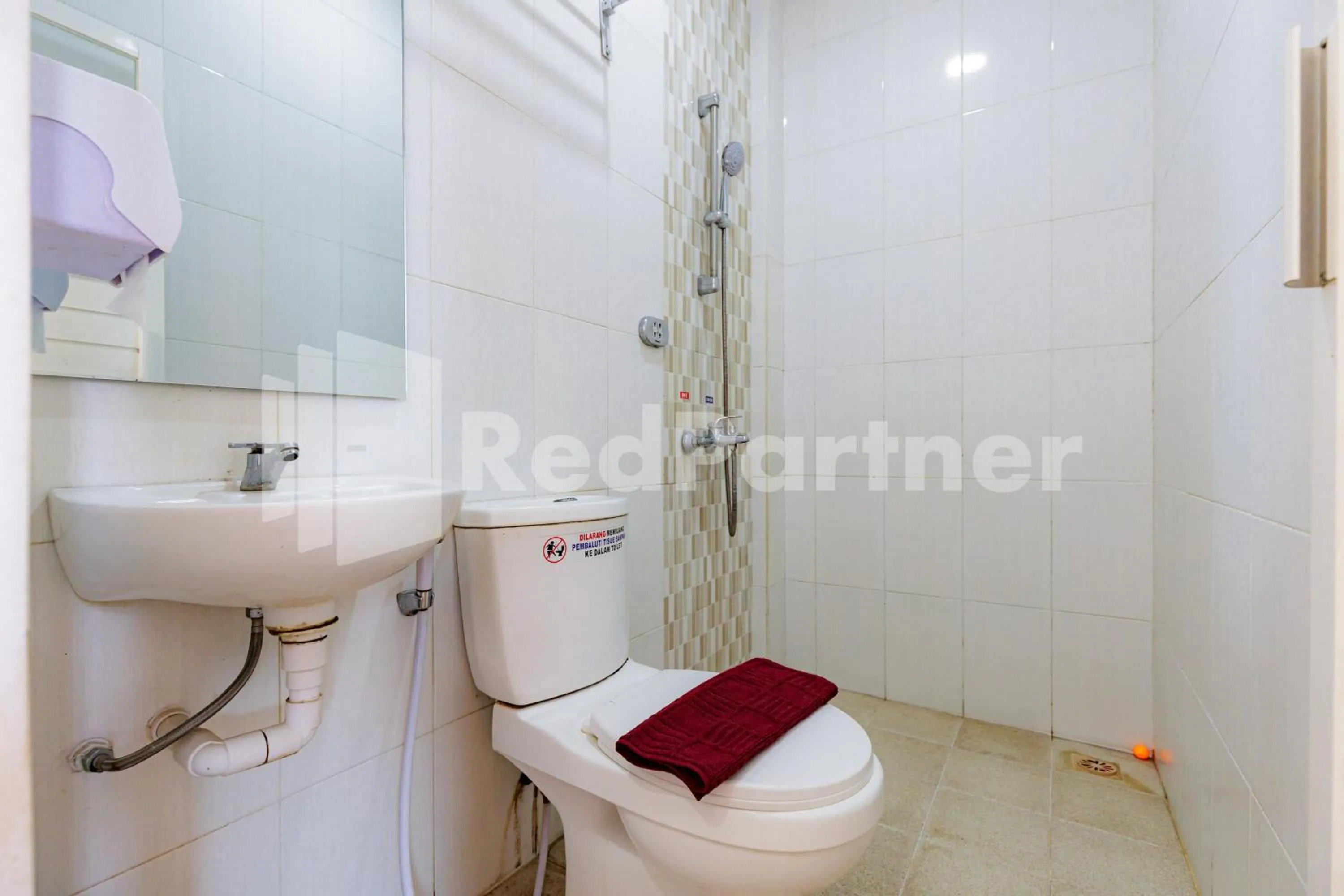 Bathroom in De Malang Sweet Homestay Syariah Mitra RedDoorz