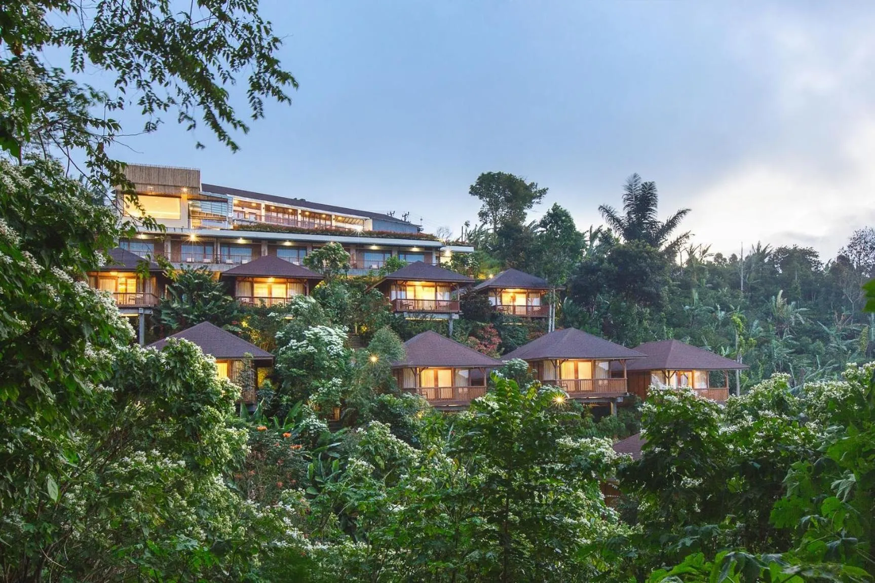 Property building in Giriwood Hotel & Villa