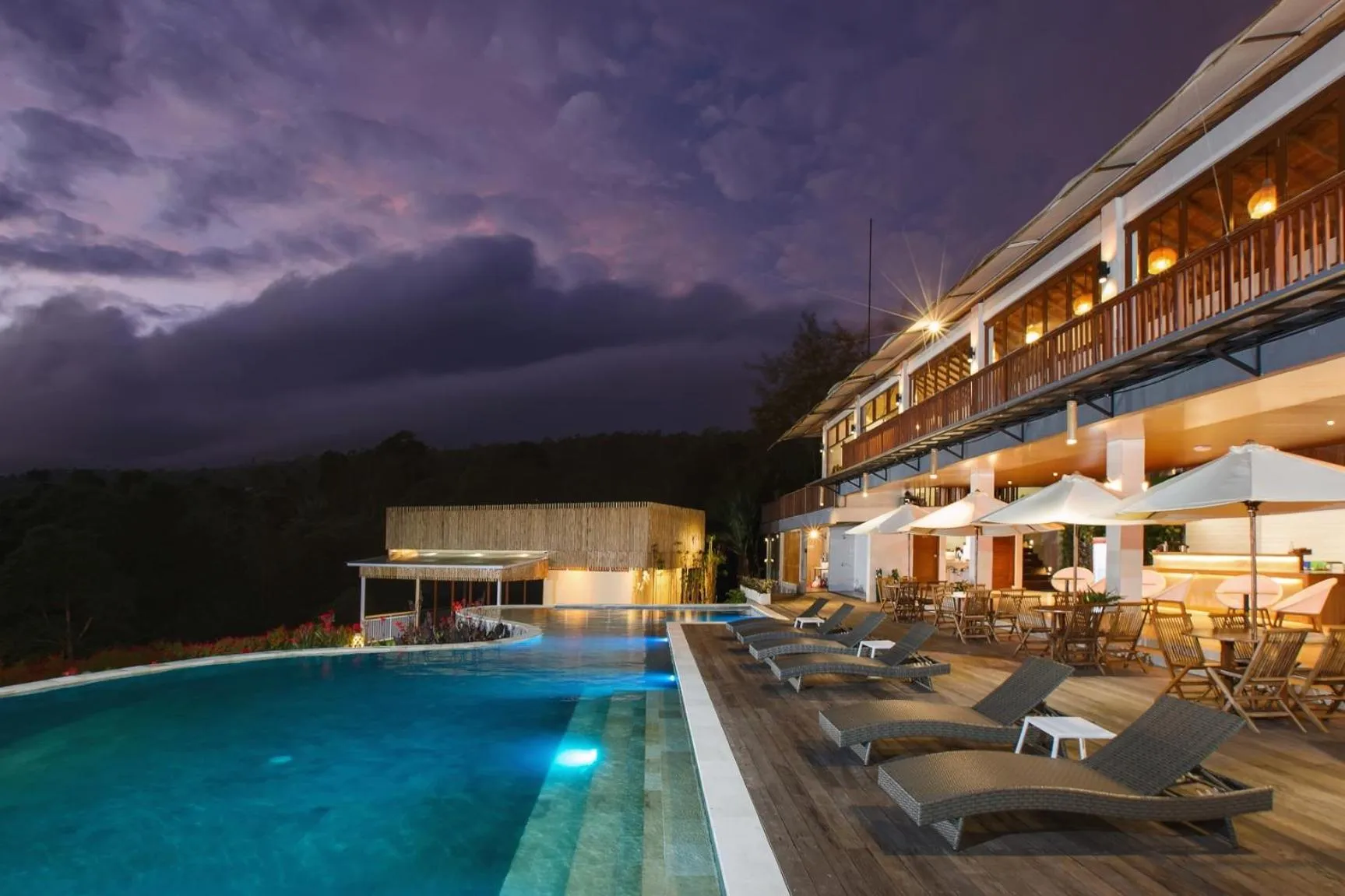 Restaurant/places to eat in Giriwood Hotel & Villa