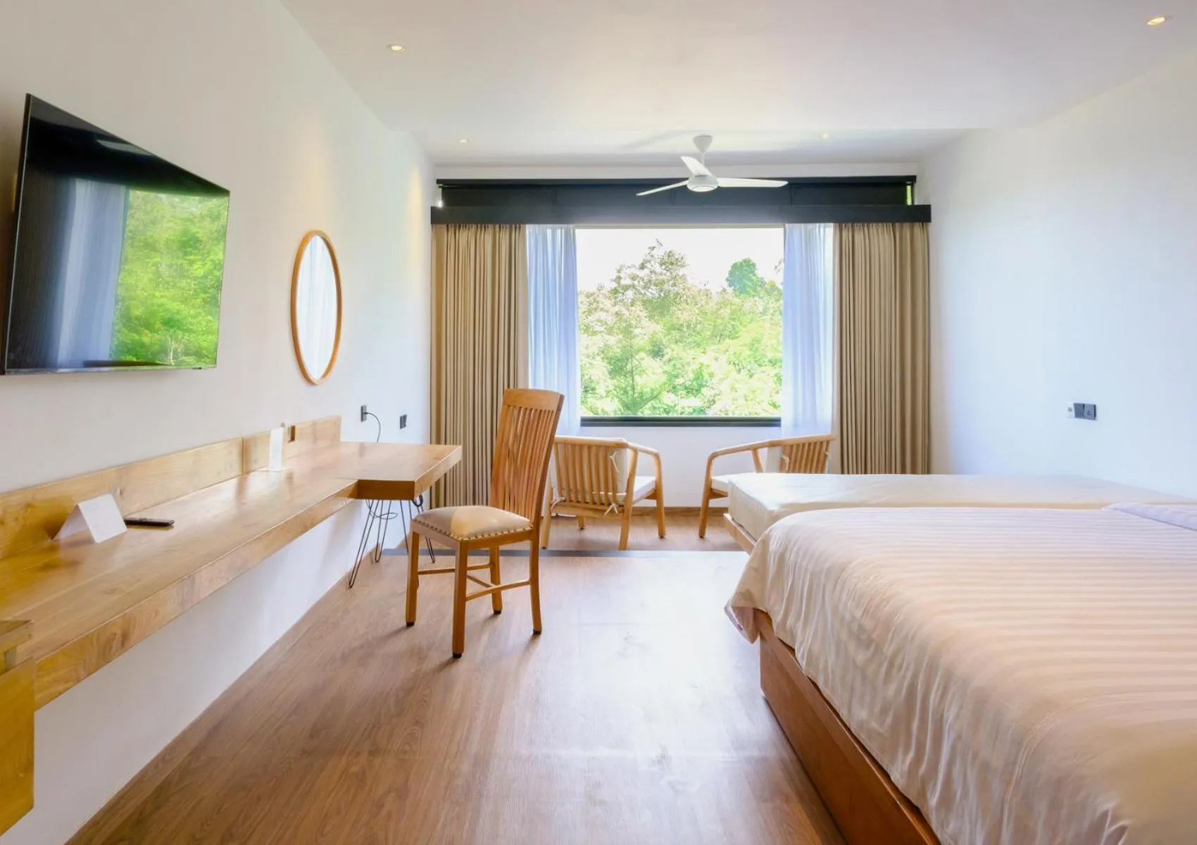 TV and multimedia, Bed in Giriwood Hotel & Villa