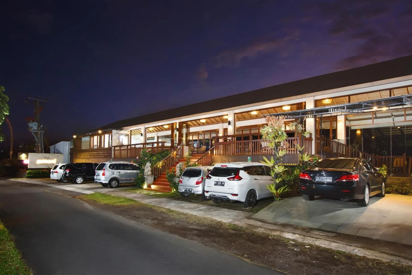 Parking in Giriwood Hotel & Villa