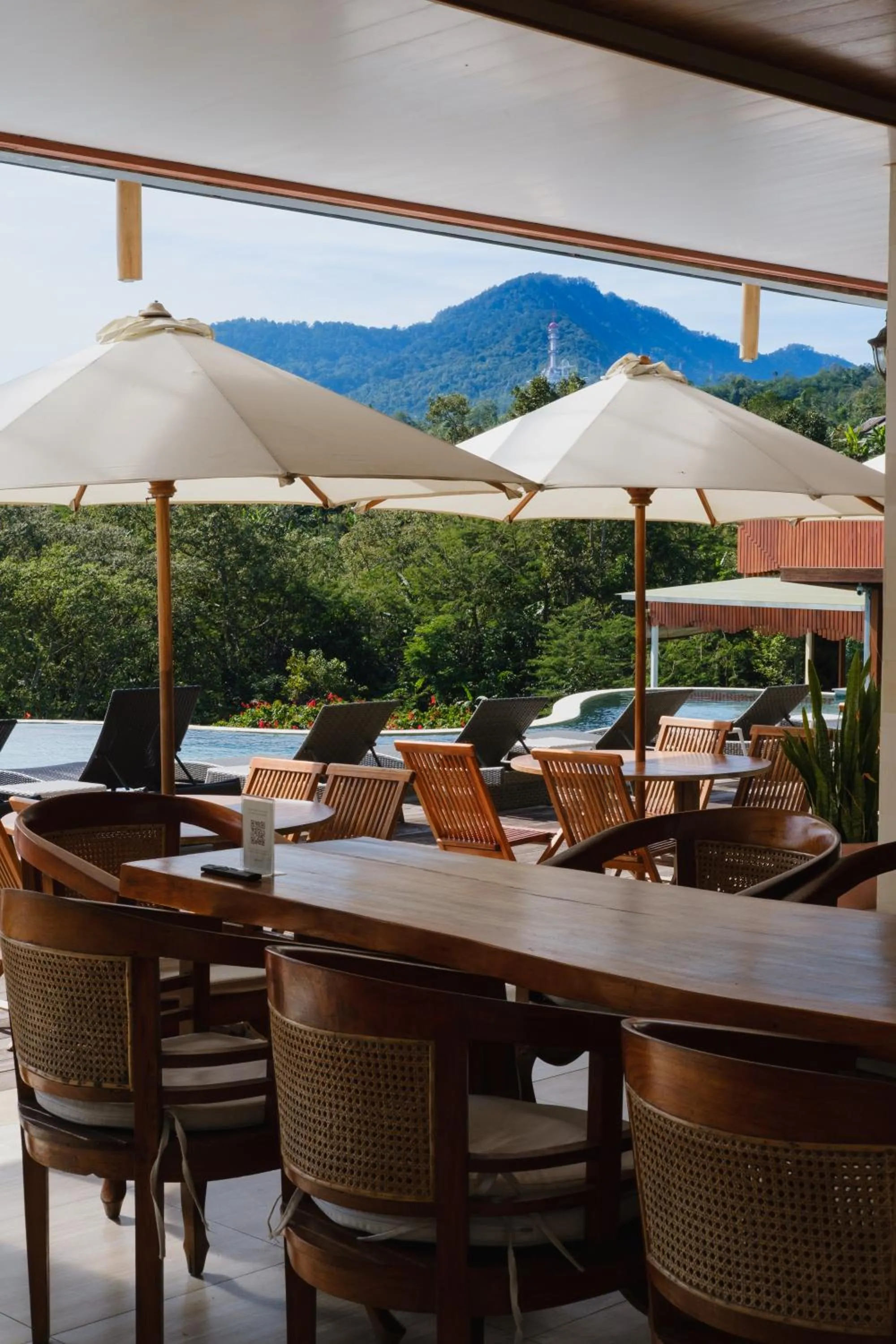 Giriwood Hotel & Villa