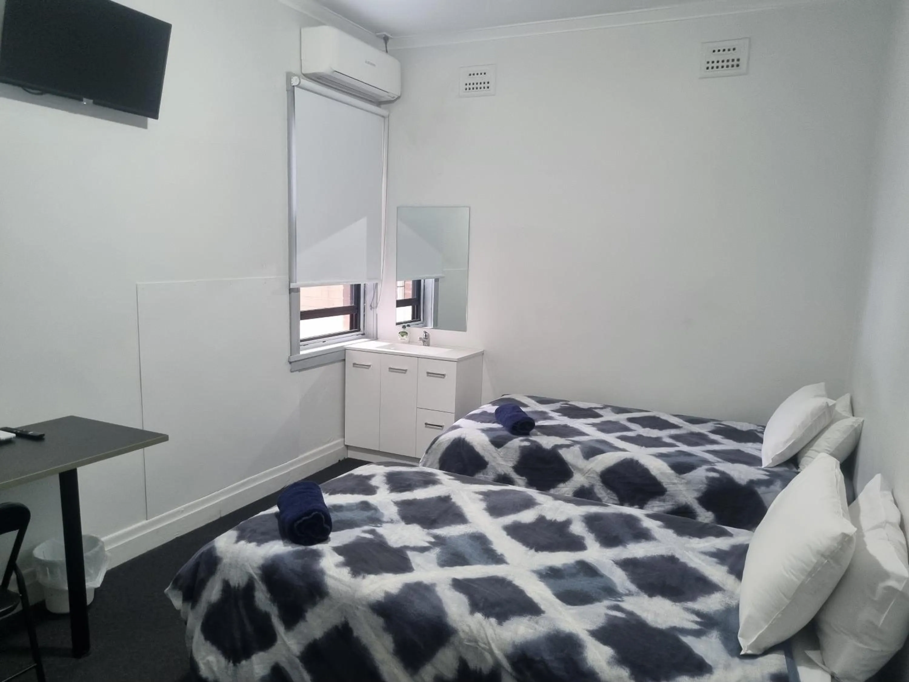 Bed in Broadway Hotel