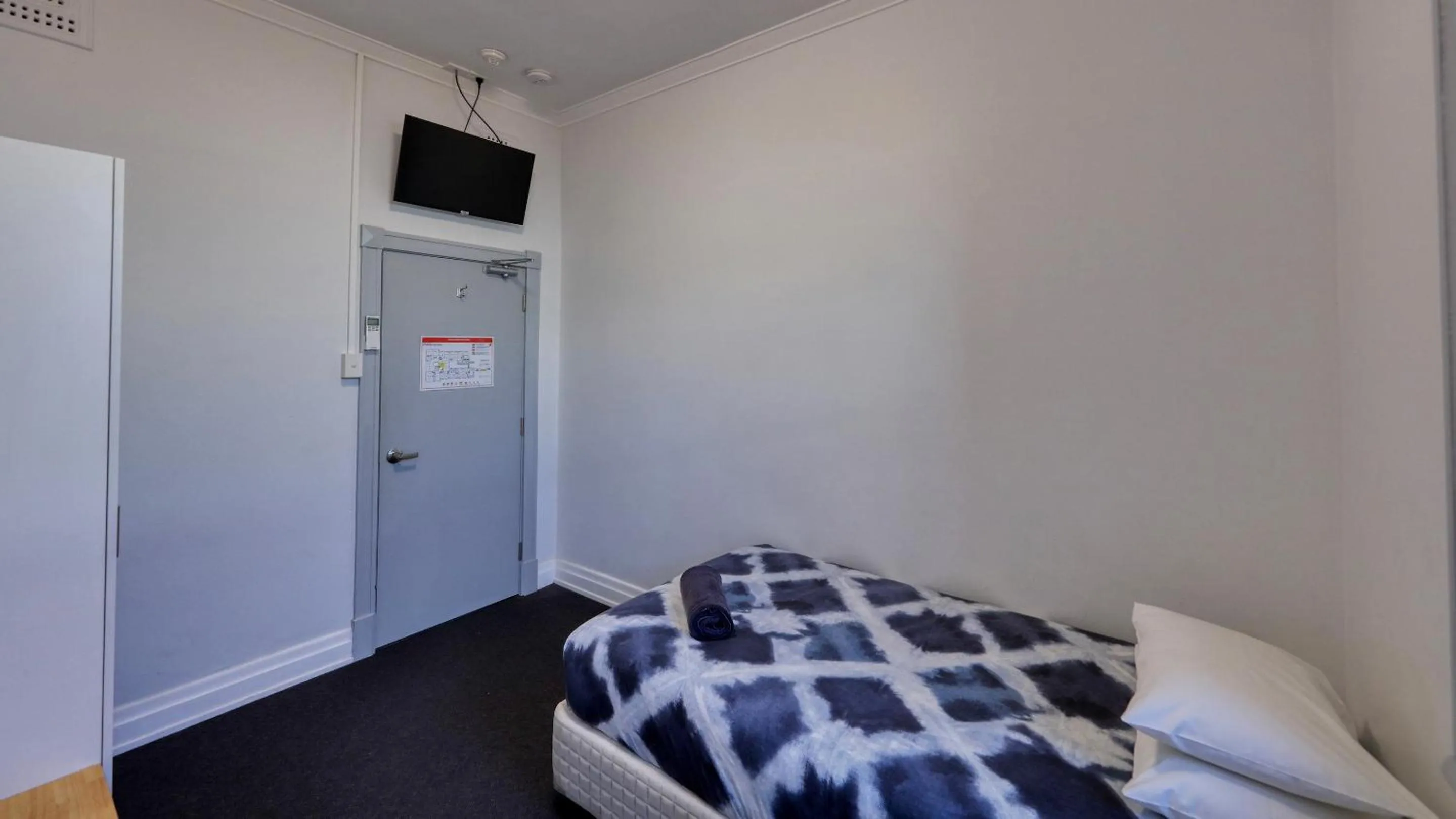 Bed in Broadway Hotel