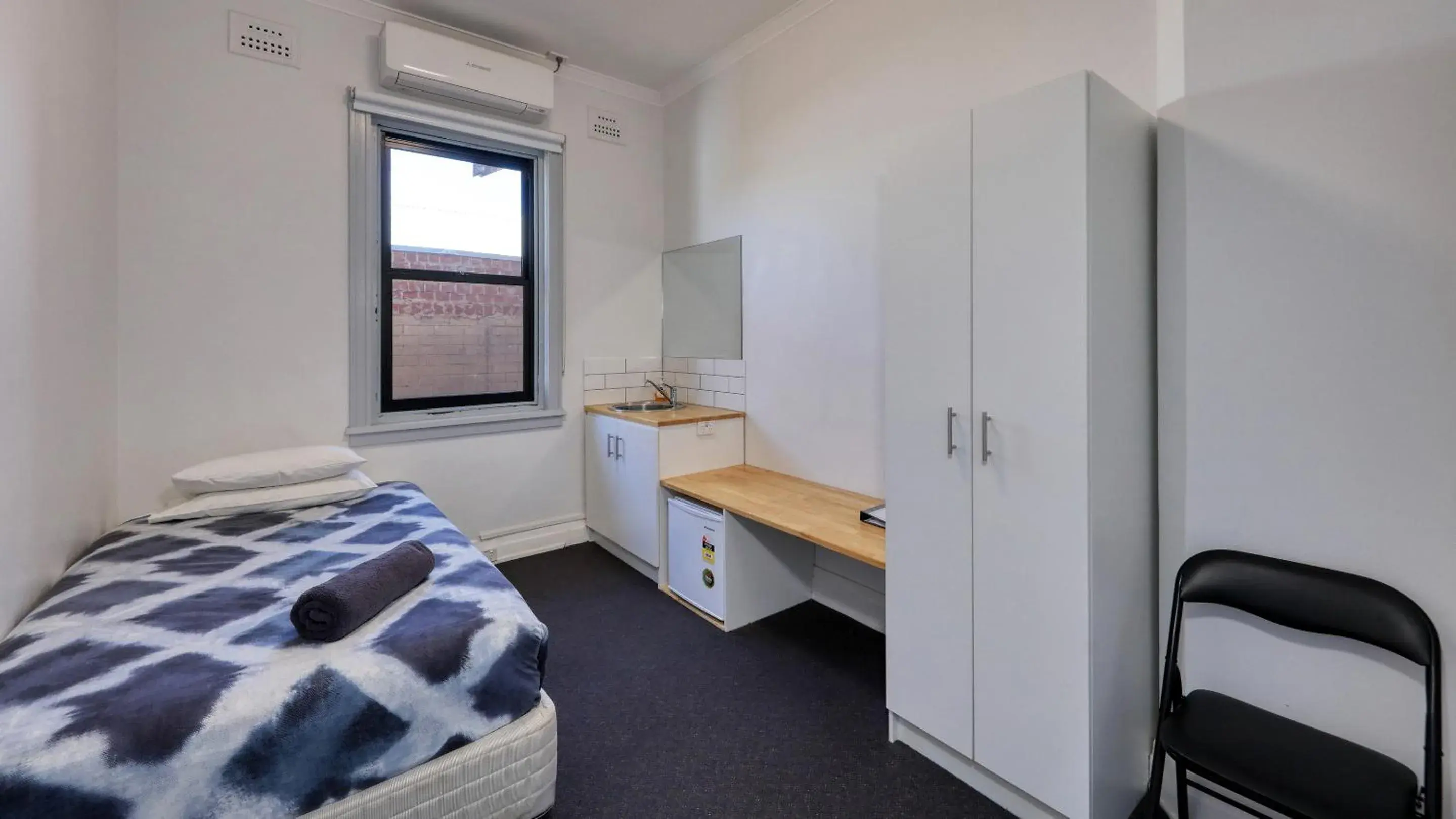 Budget Single Room - single occupancy in Broadway Hotel Budget Single Room - single occupancy in Broadway Hotel