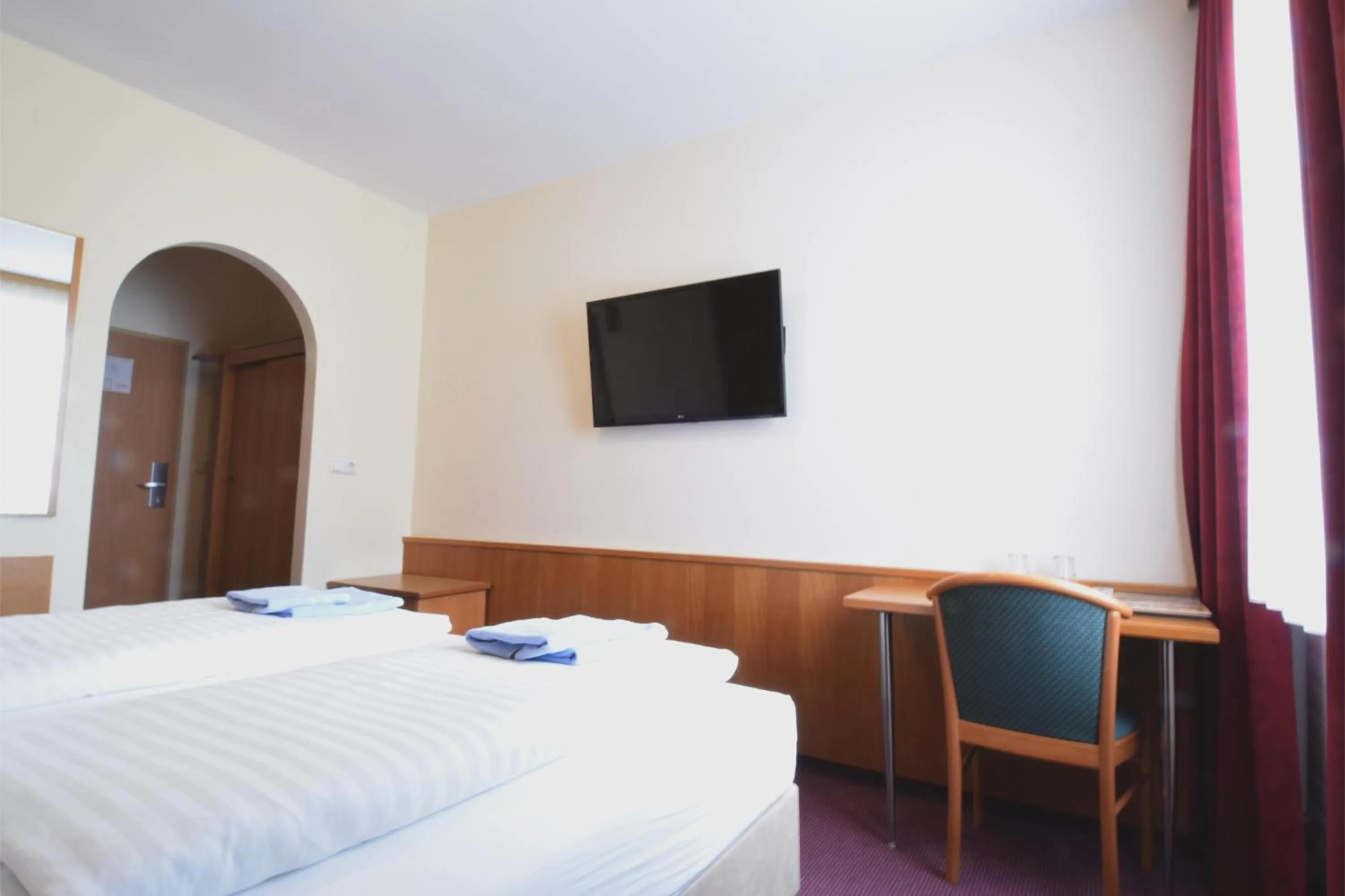 Bedroom, Bed in Hotel Restaurant Müllner