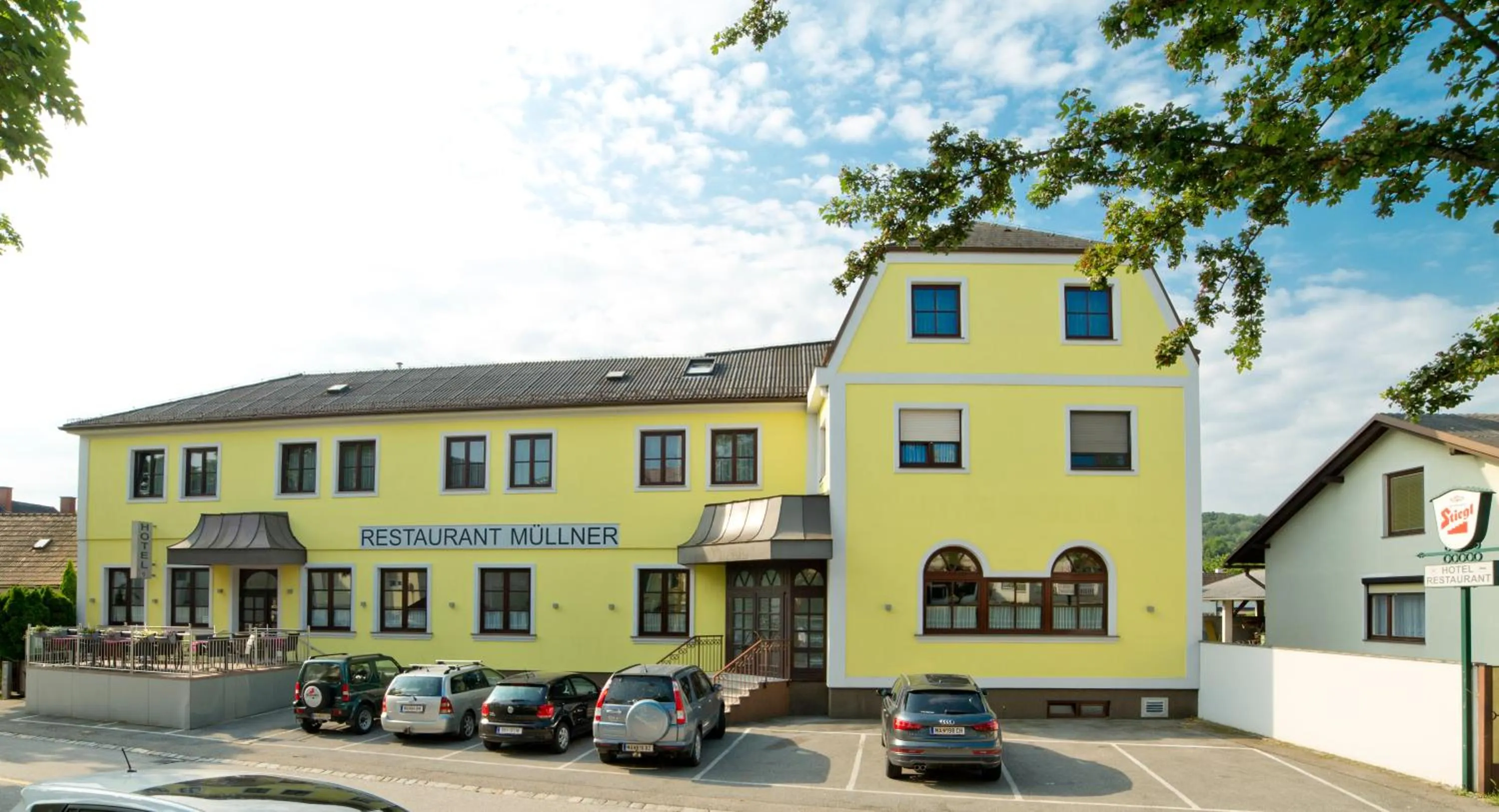 Facade/entrance in Hotel Restaurant Müllner